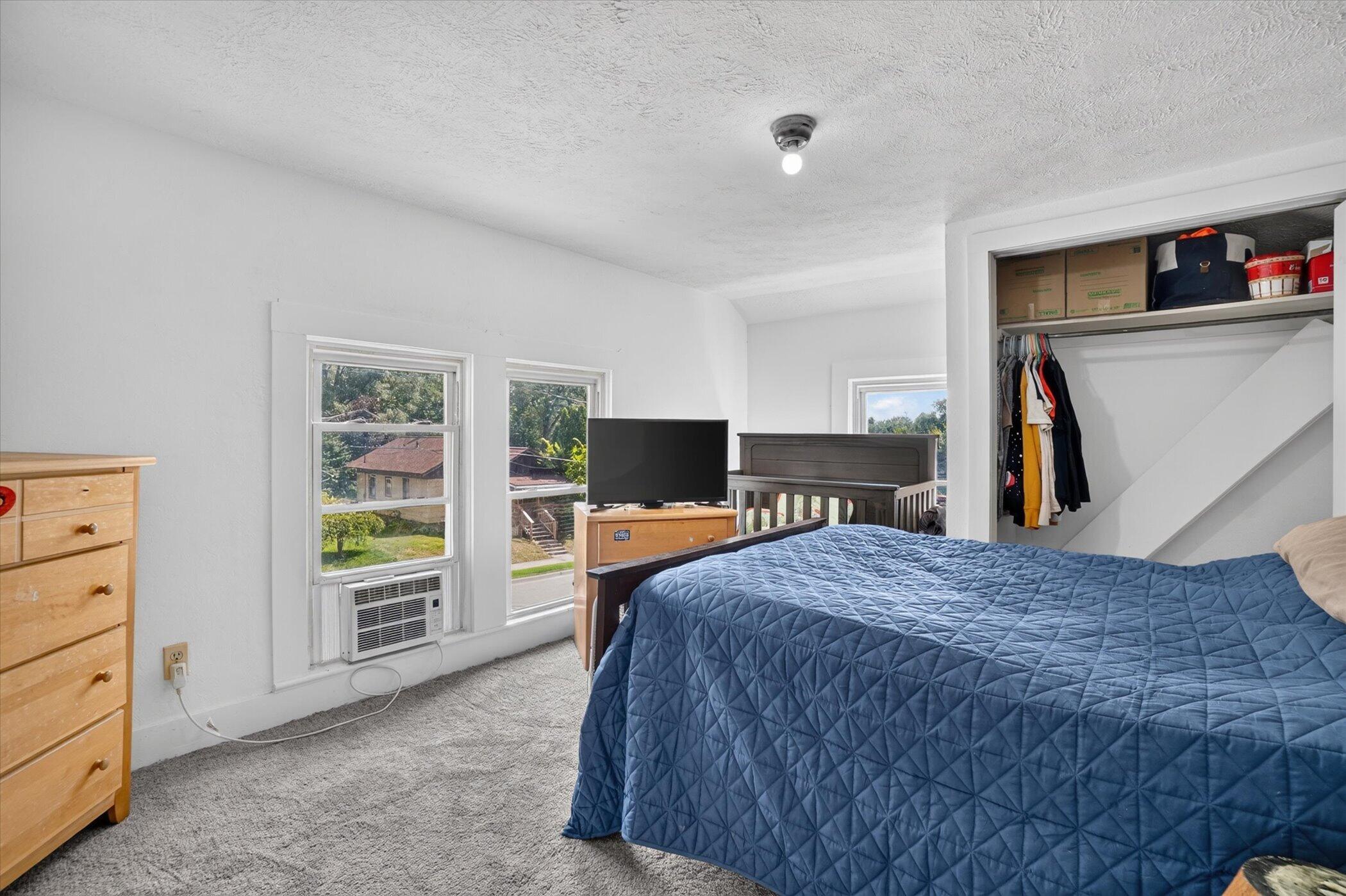 671 N Jackson Street Property Photo 25