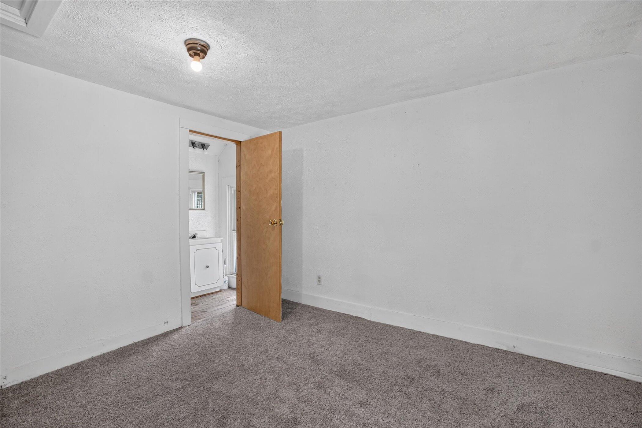 671 N Jackson Street Property Photo 27