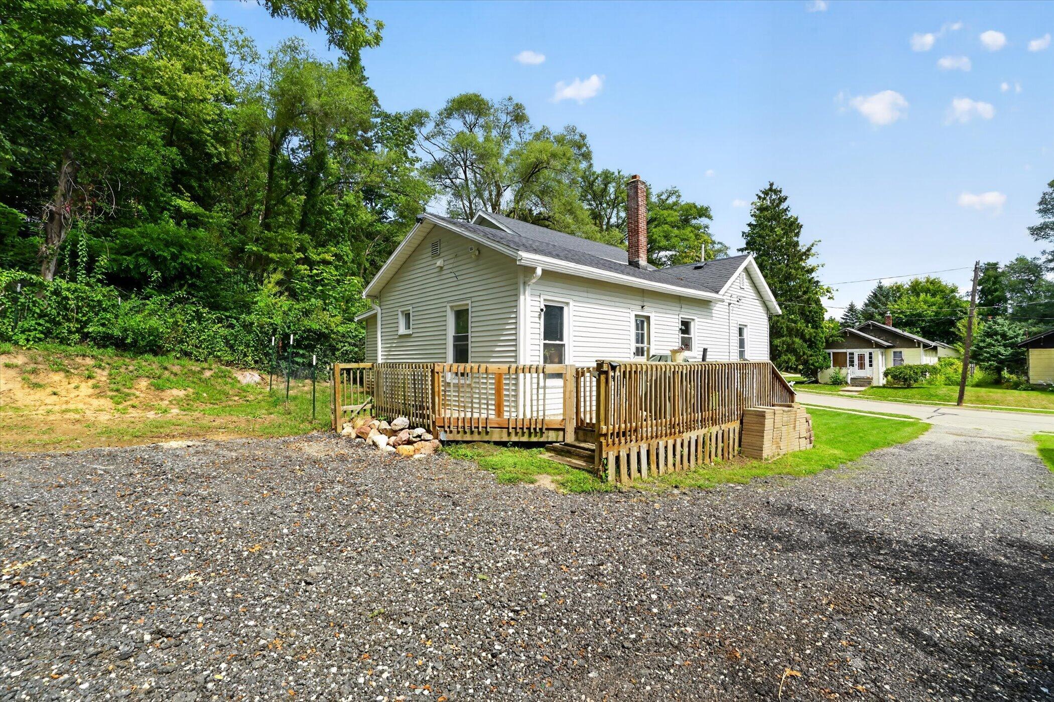 671 N Jackson Street Property Photo 33