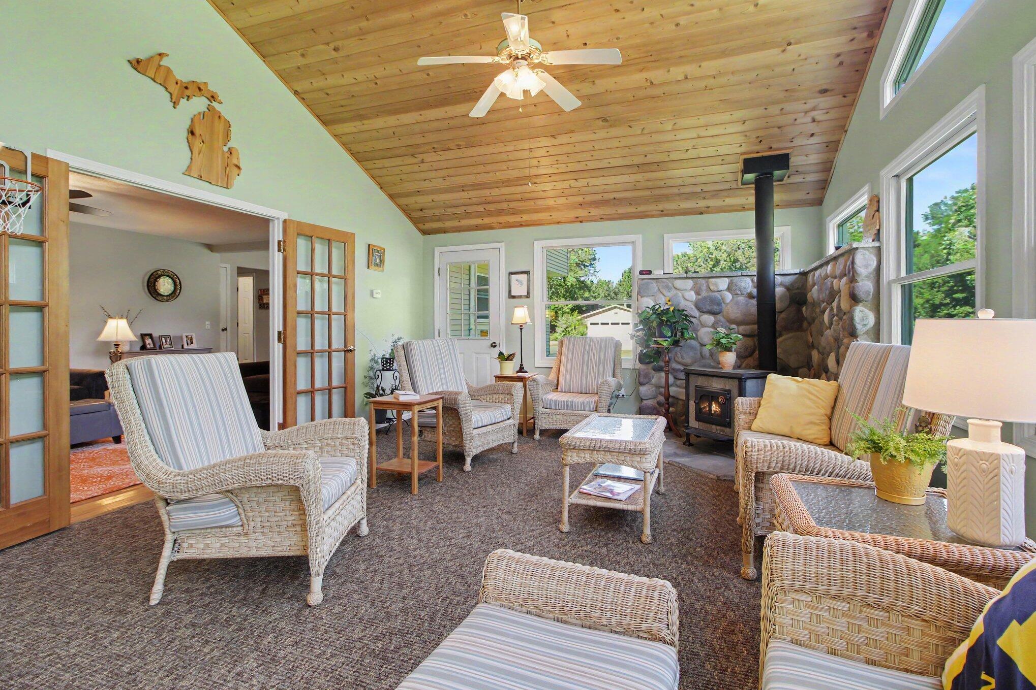 2603 Lone Oak Drive Property Photo 4