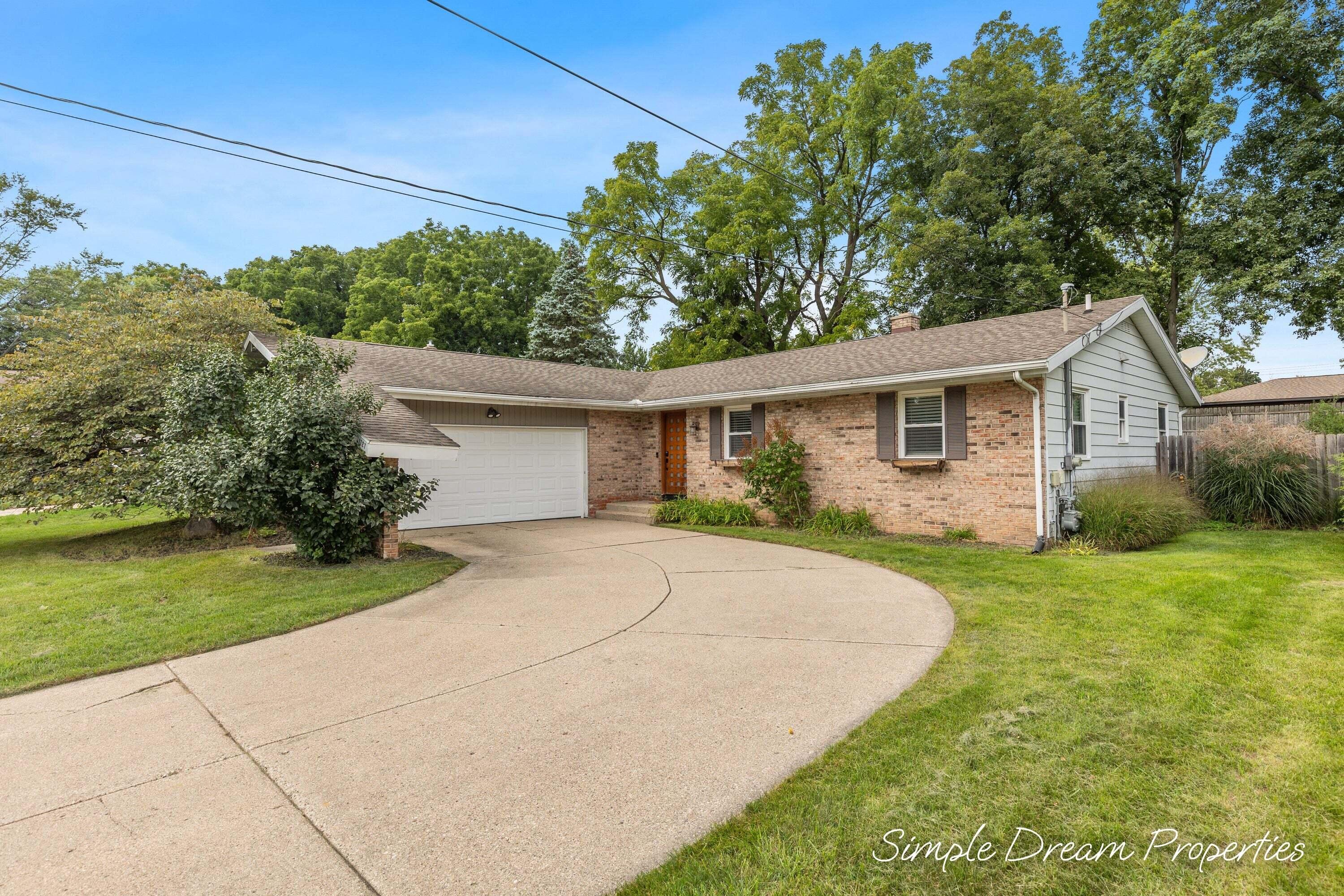 1727 Weymouth Drive Se Property Photo 1