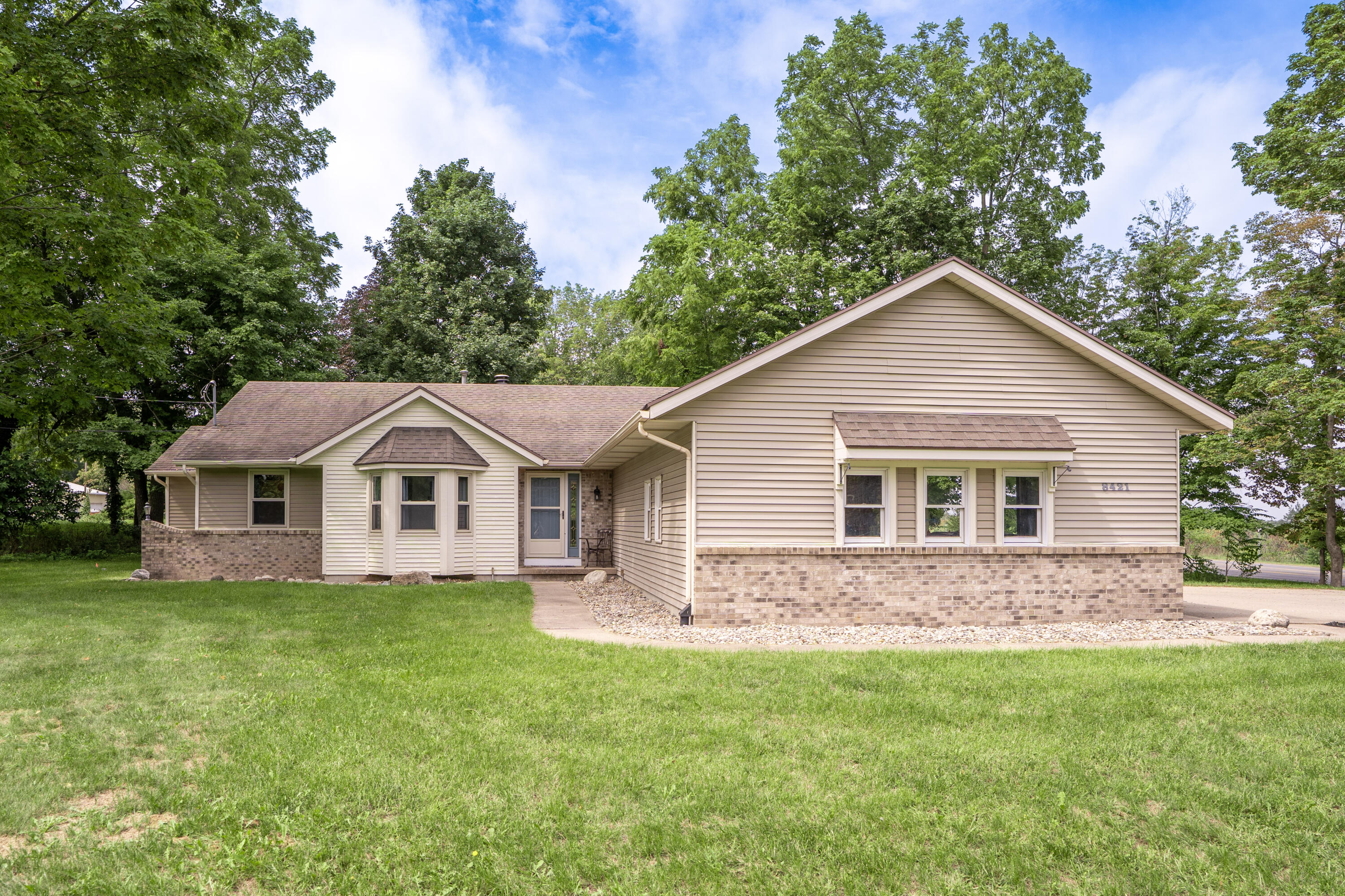 8421 Trail Blazer Drive Se Property Photo 1