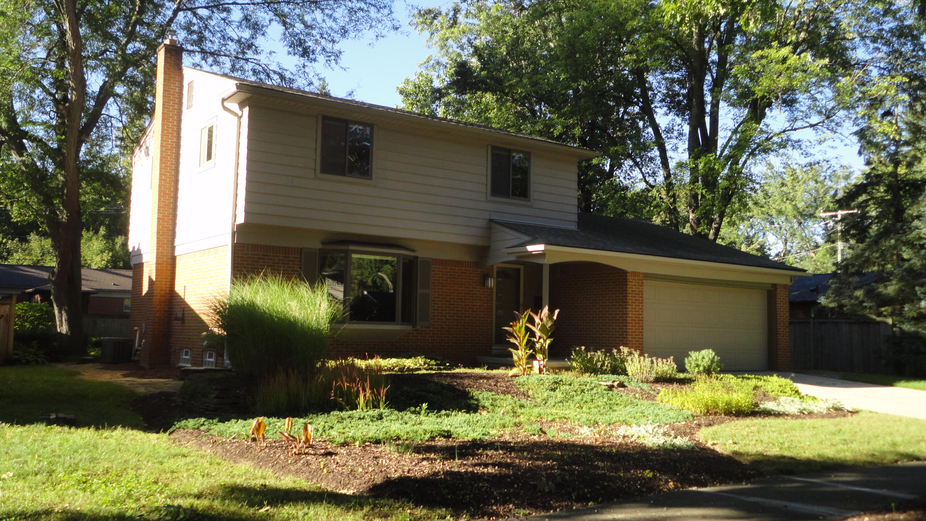 674 Canterbury Drive Property Photo 1