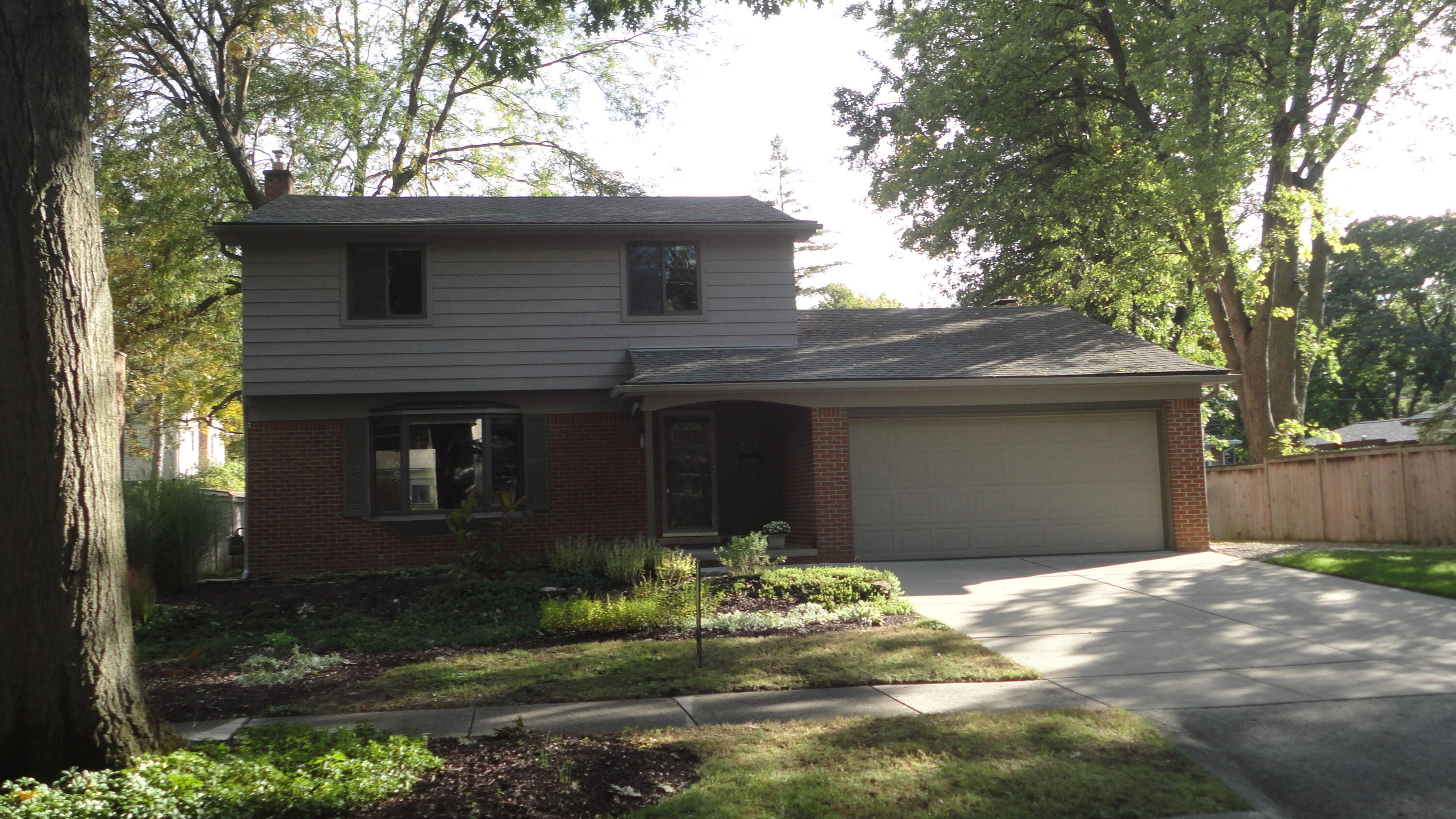 674 Canterbury Drive Property Photo 1