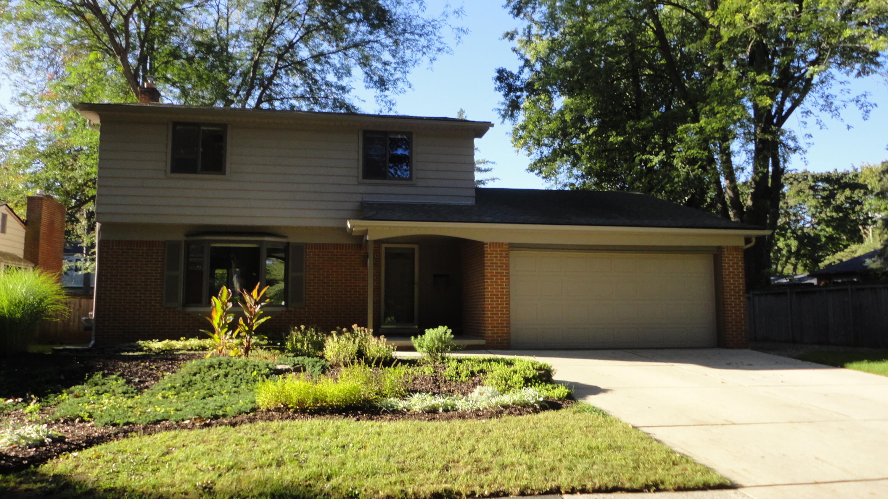 674 Canterbury Drive Property Photo 2