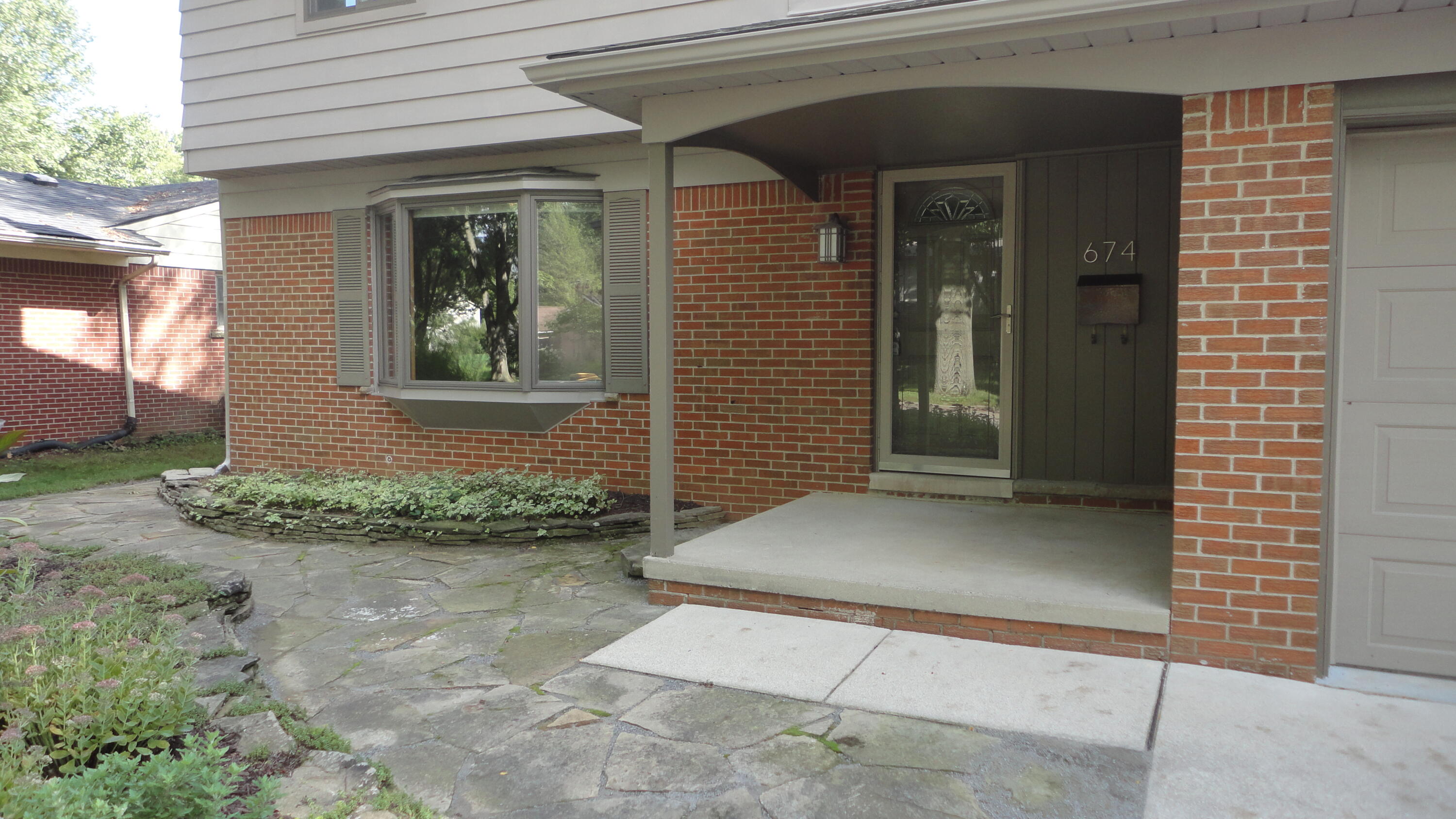 674 Canterbury Drive Property Photo 8