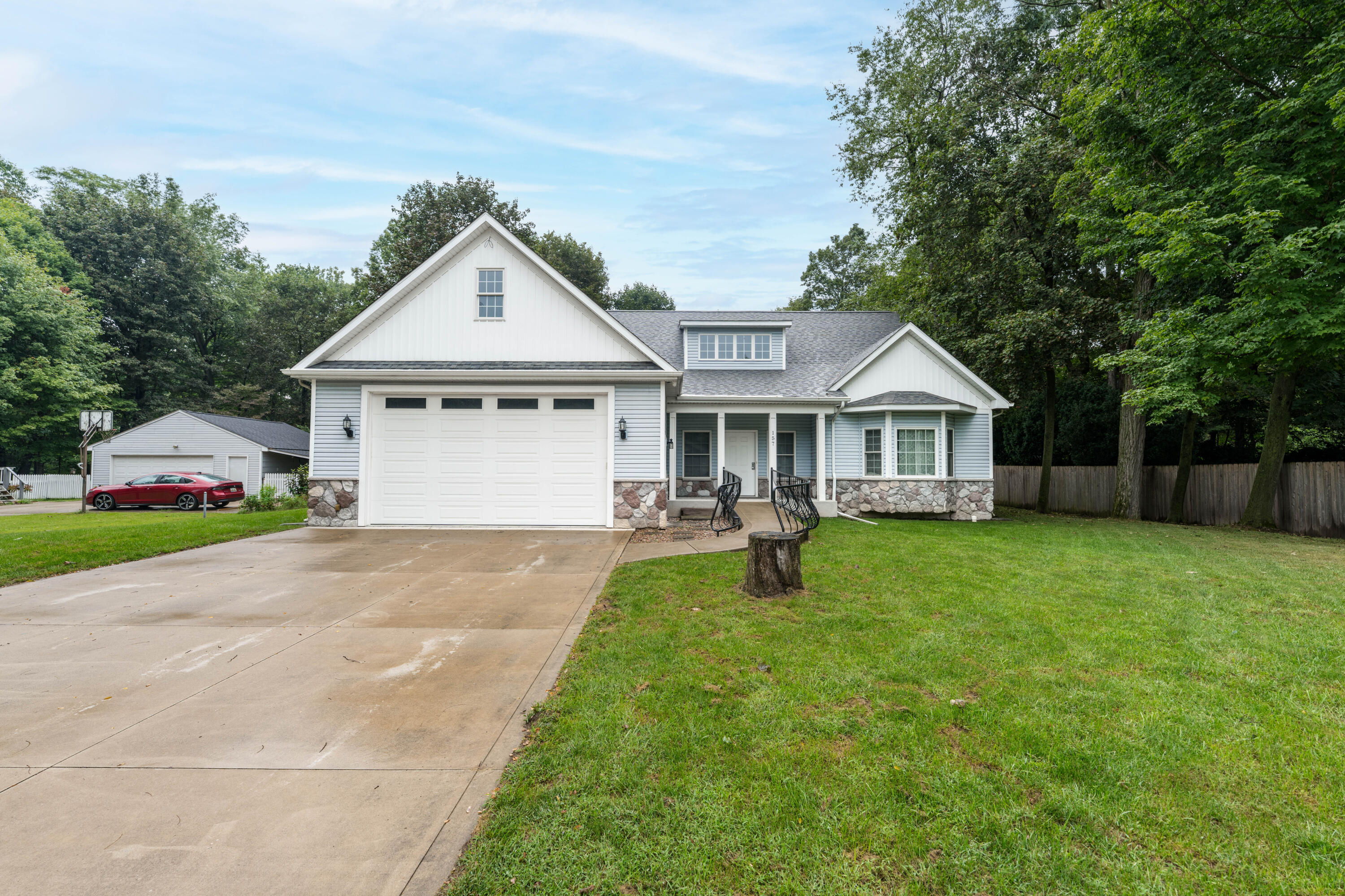 157 Silverbrook Avenue Property Photo 1