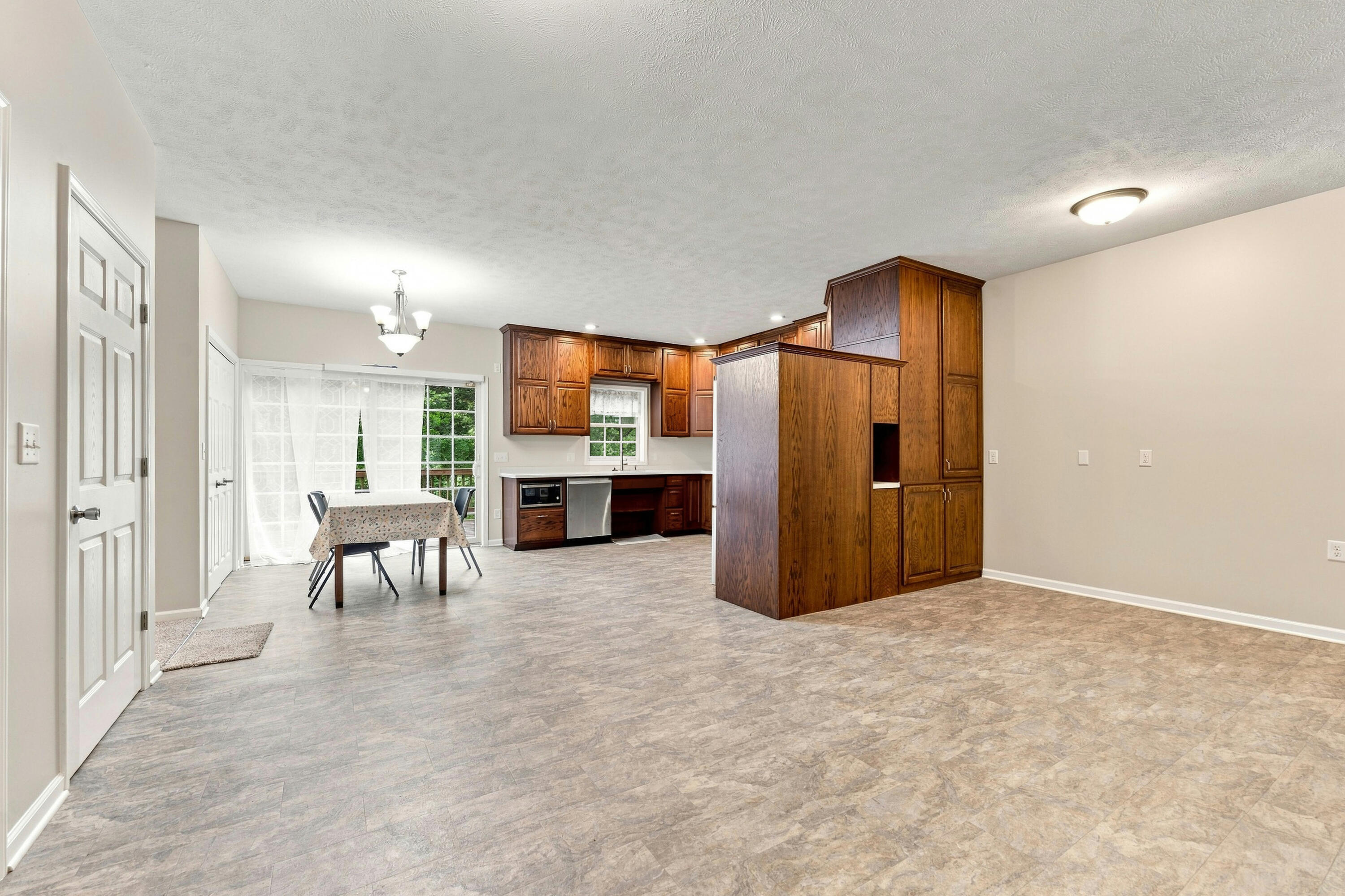 157 Silverbrook Avenue Property Photo 7