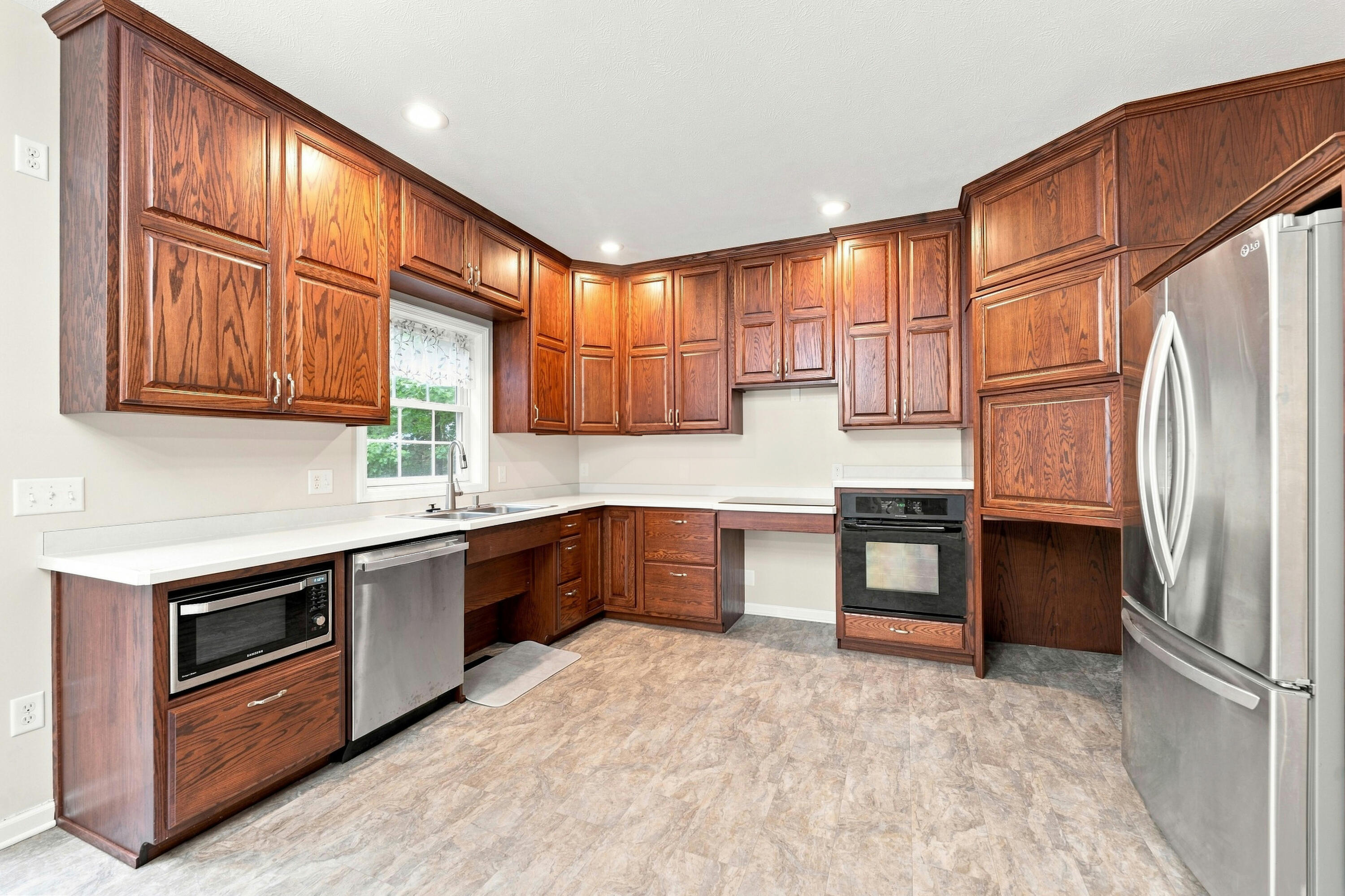 157 Silverbrook Avenue Property Photo 8