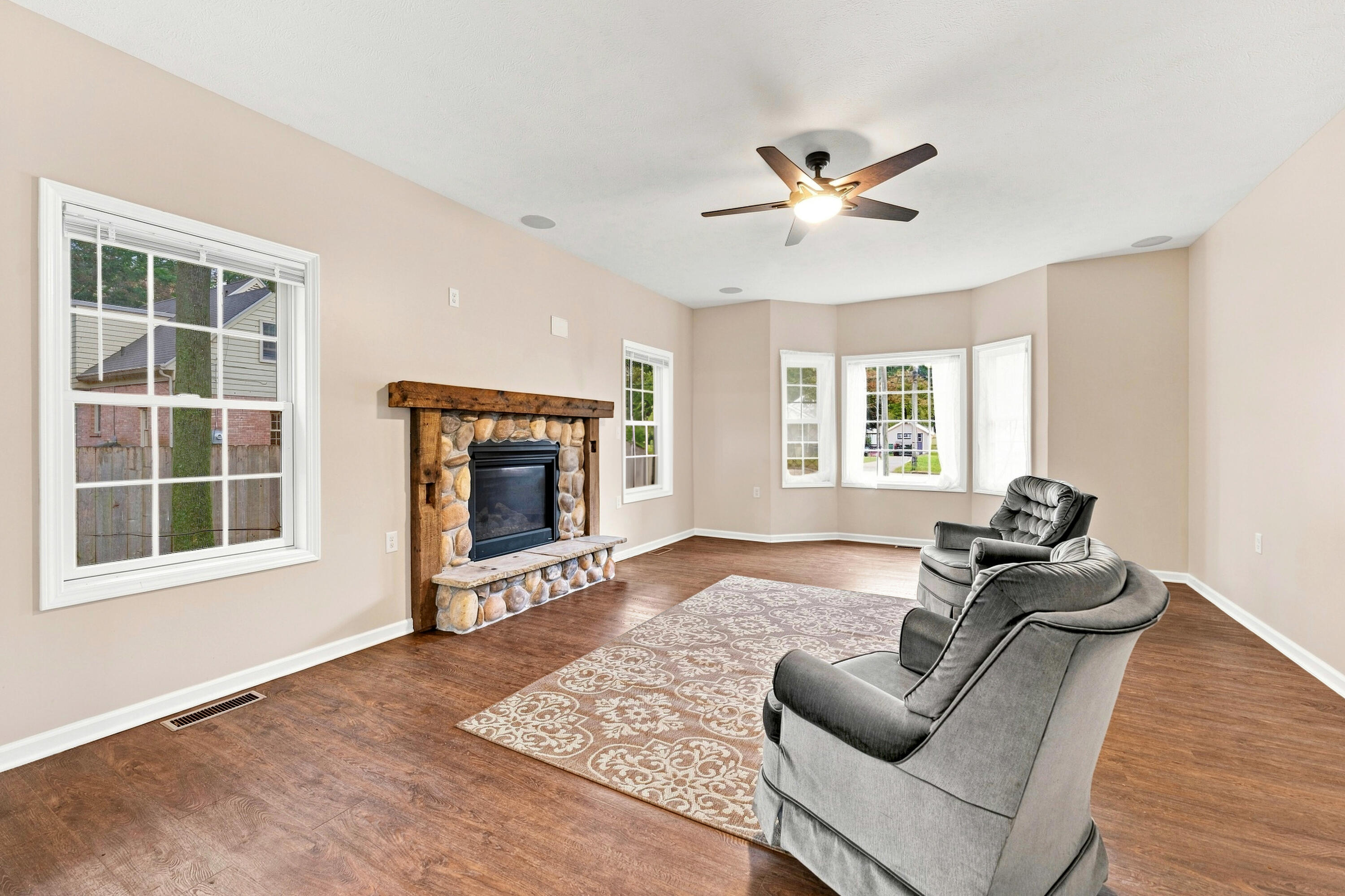 157 Silverbrook Avenue Property Photo 12