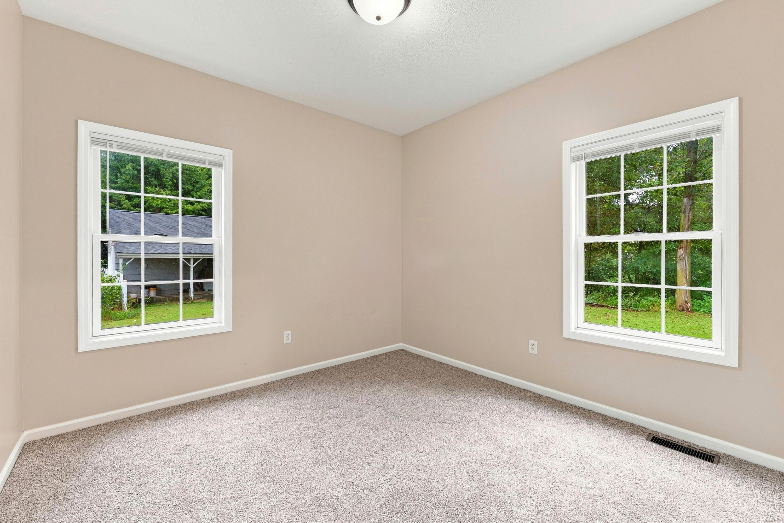 157 Silverbrook Avenue Property Photo 16