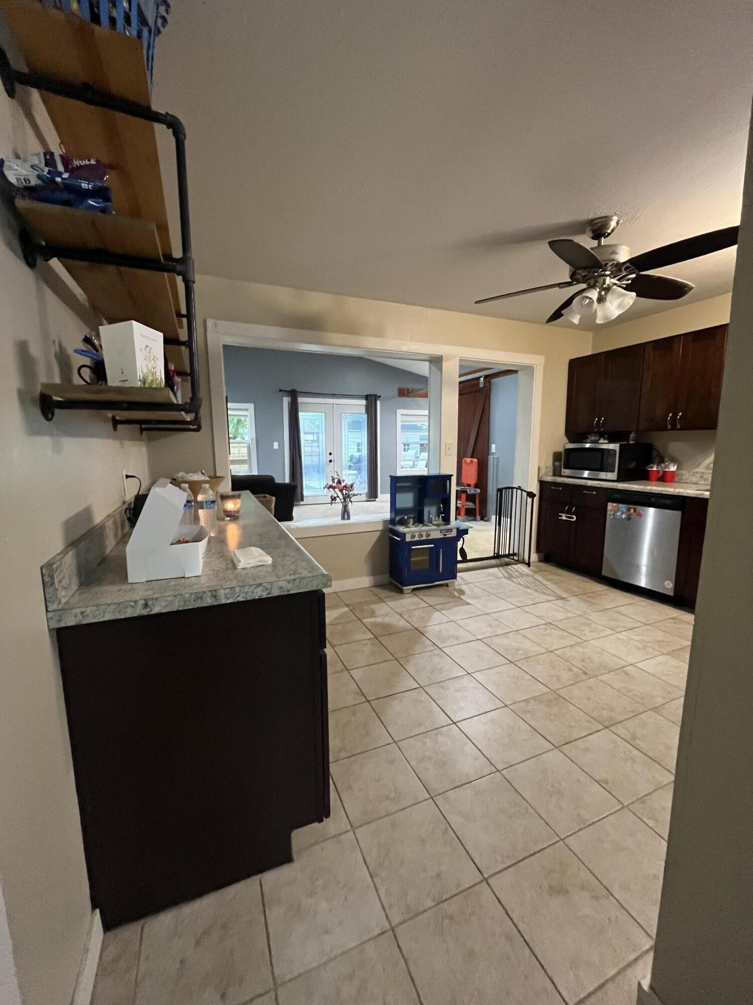 2518 Ashton Avenue Property Photo 4