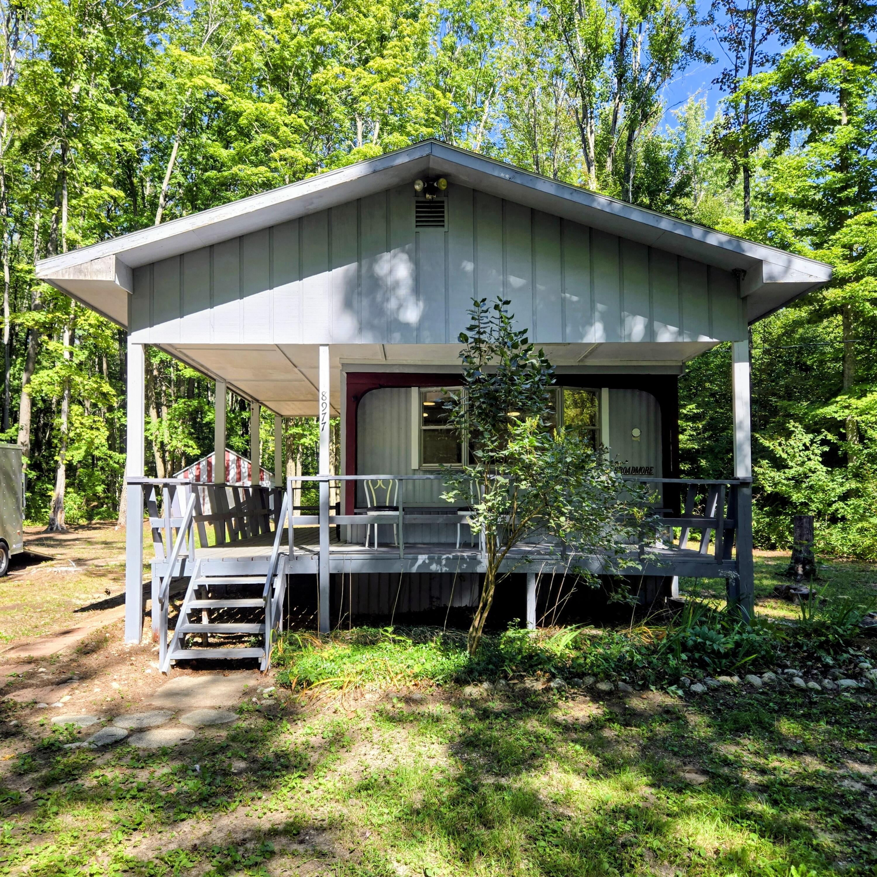 8977 Montrose Drive Property Photo 1
