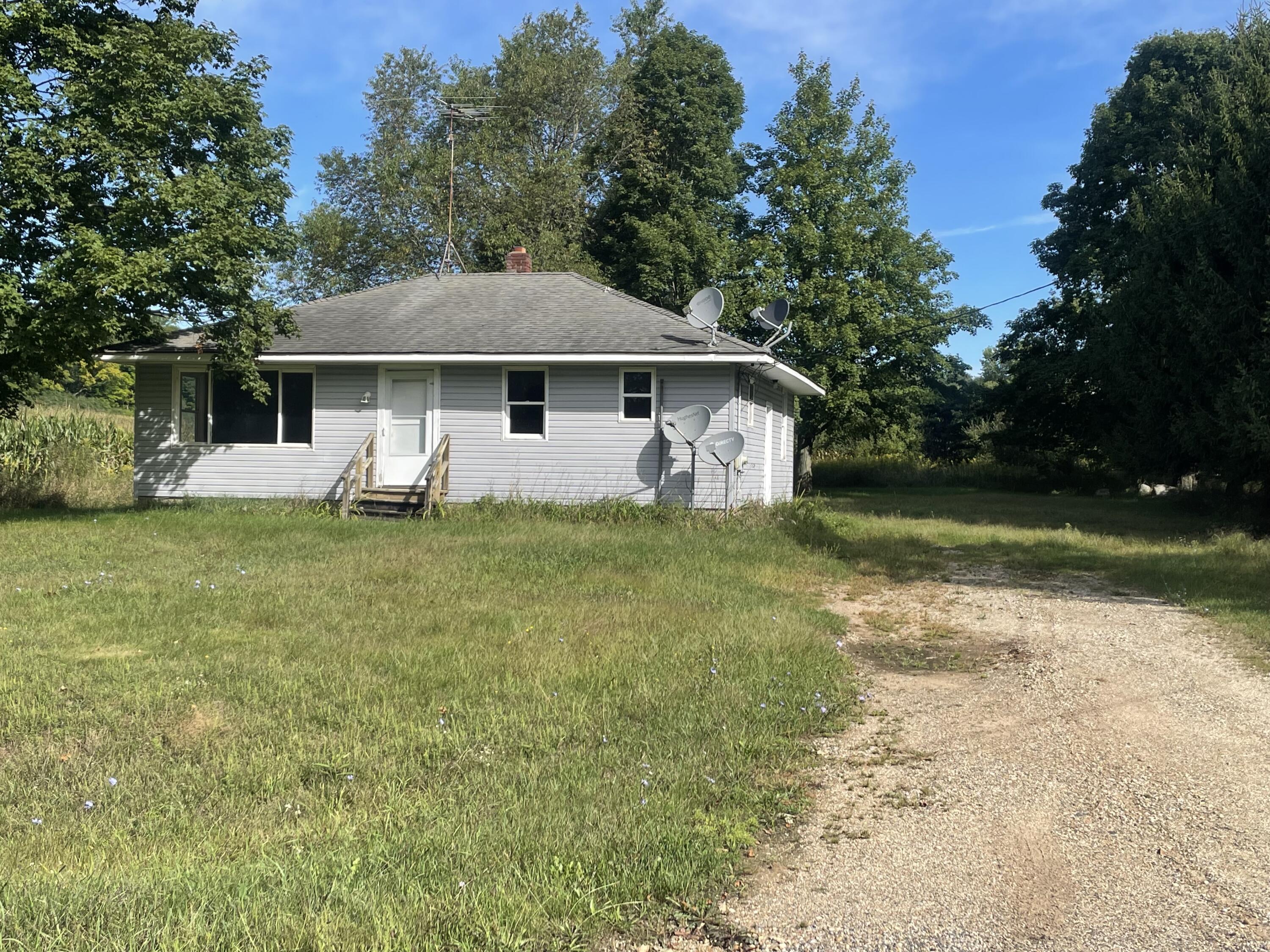 66 W Woodrow Road Property Photo 1