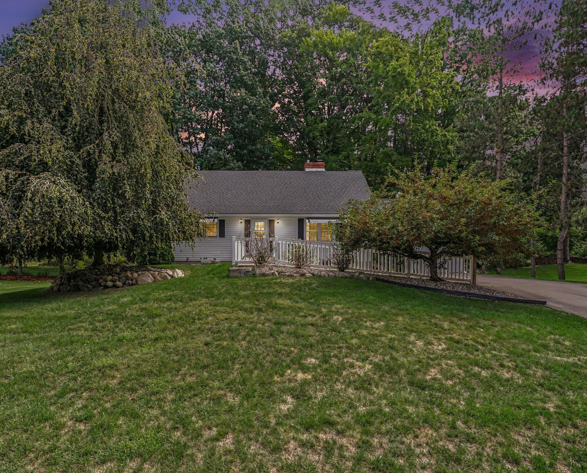 926 Clubview Drive Property Photo 1