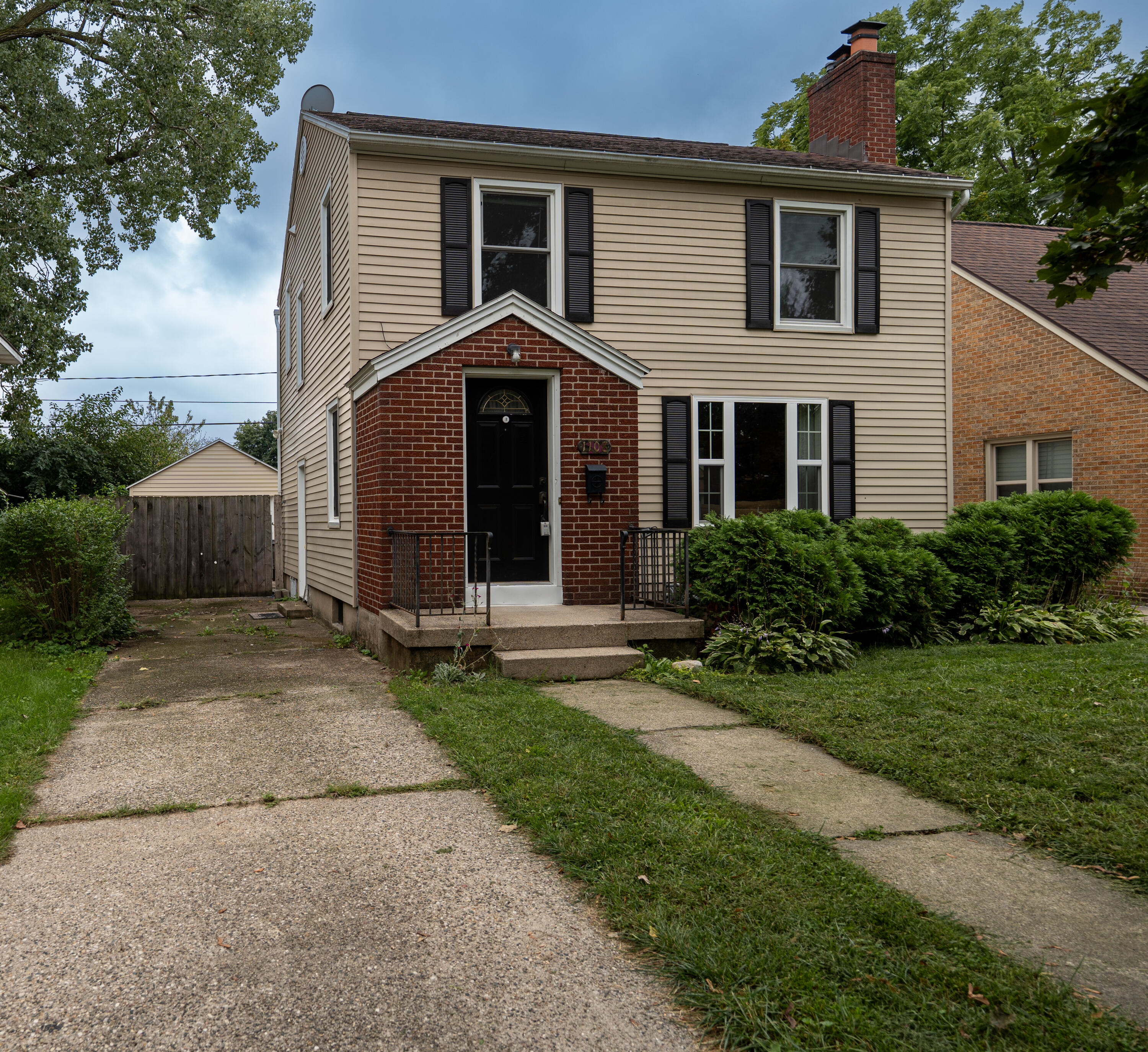 1108 Lake Michigan Drive Nw Property Photo 1