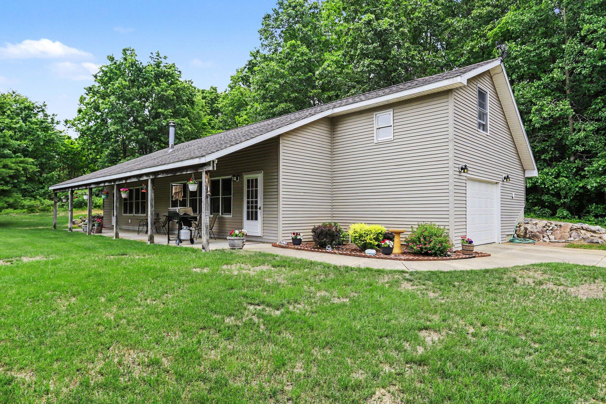 21641 Pine Lake Road Property Photo 1