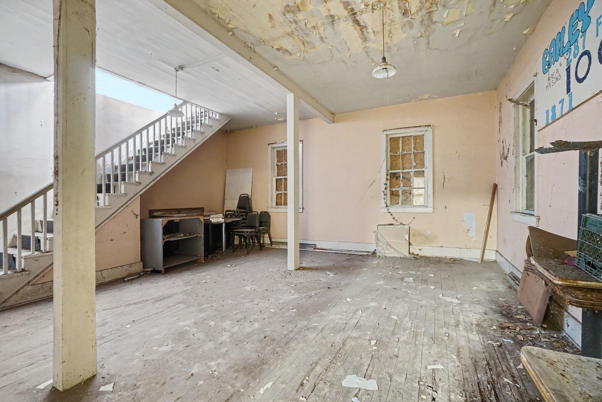 18 E Main Street Property Photo 9