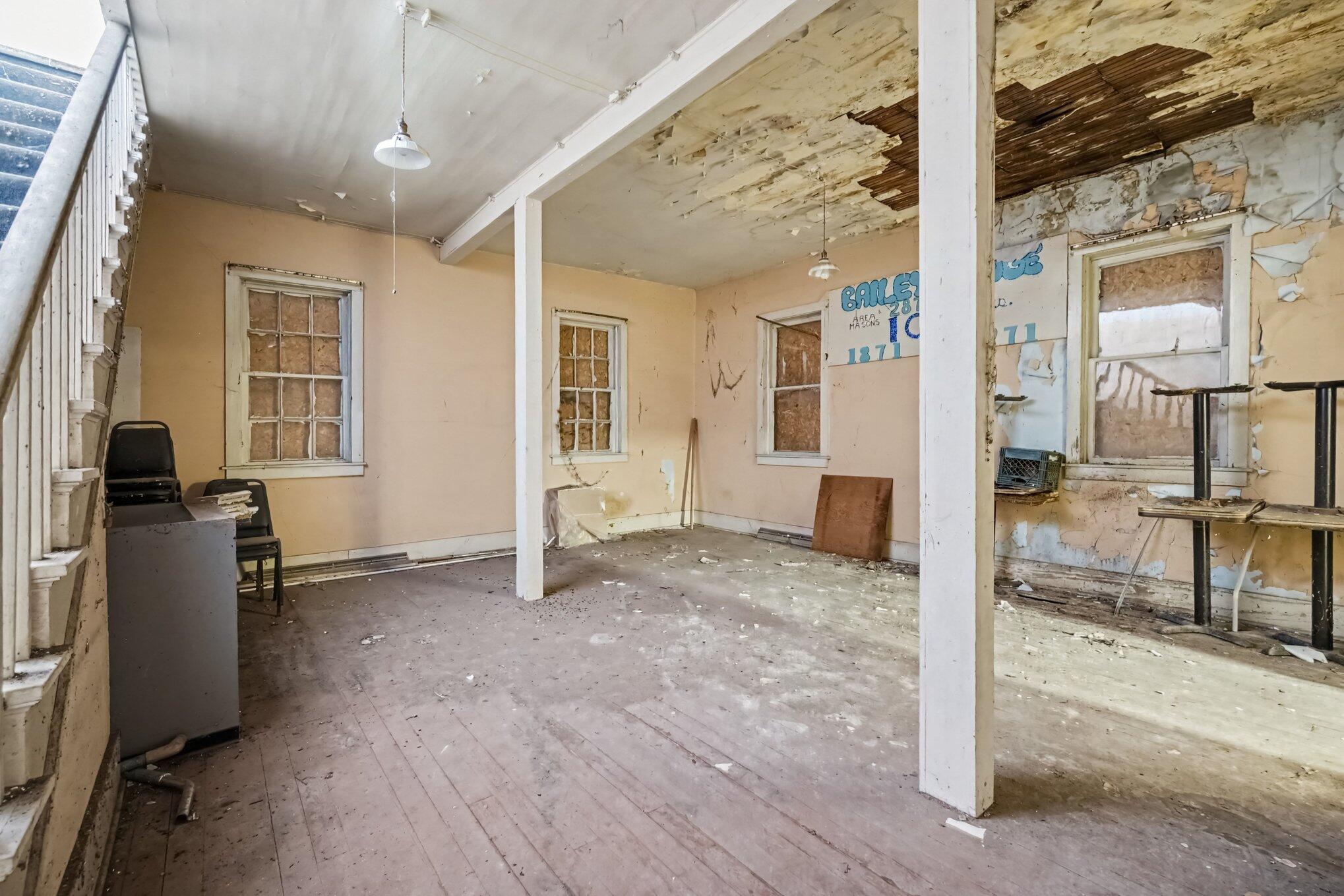 18 E Main Street Property Photo 10