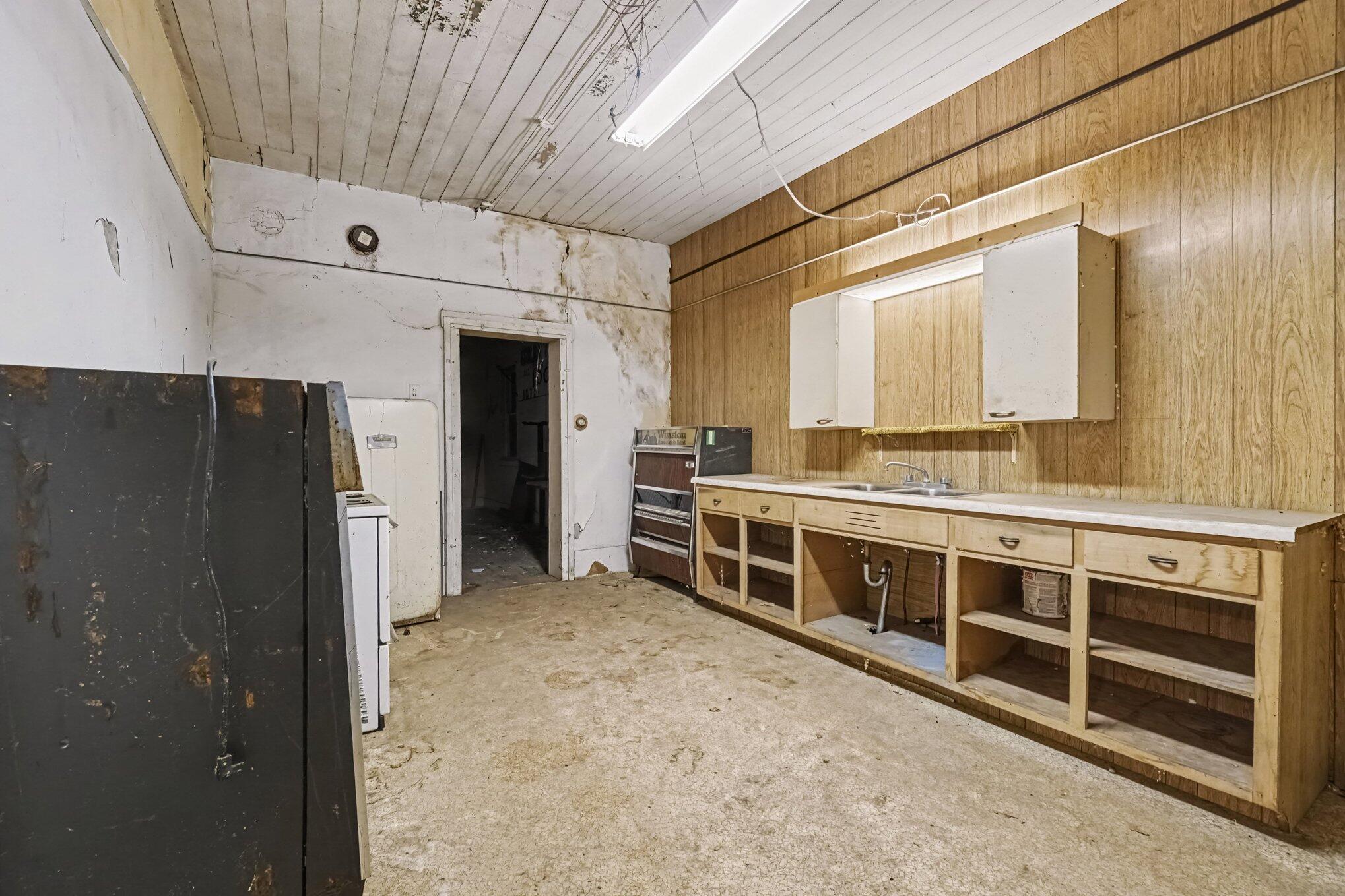 18 E Main Street Property Photo 17