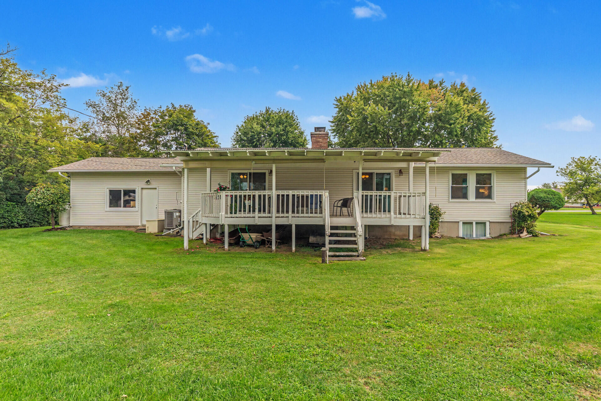 7070 Hitchingham Road Property Photo 4