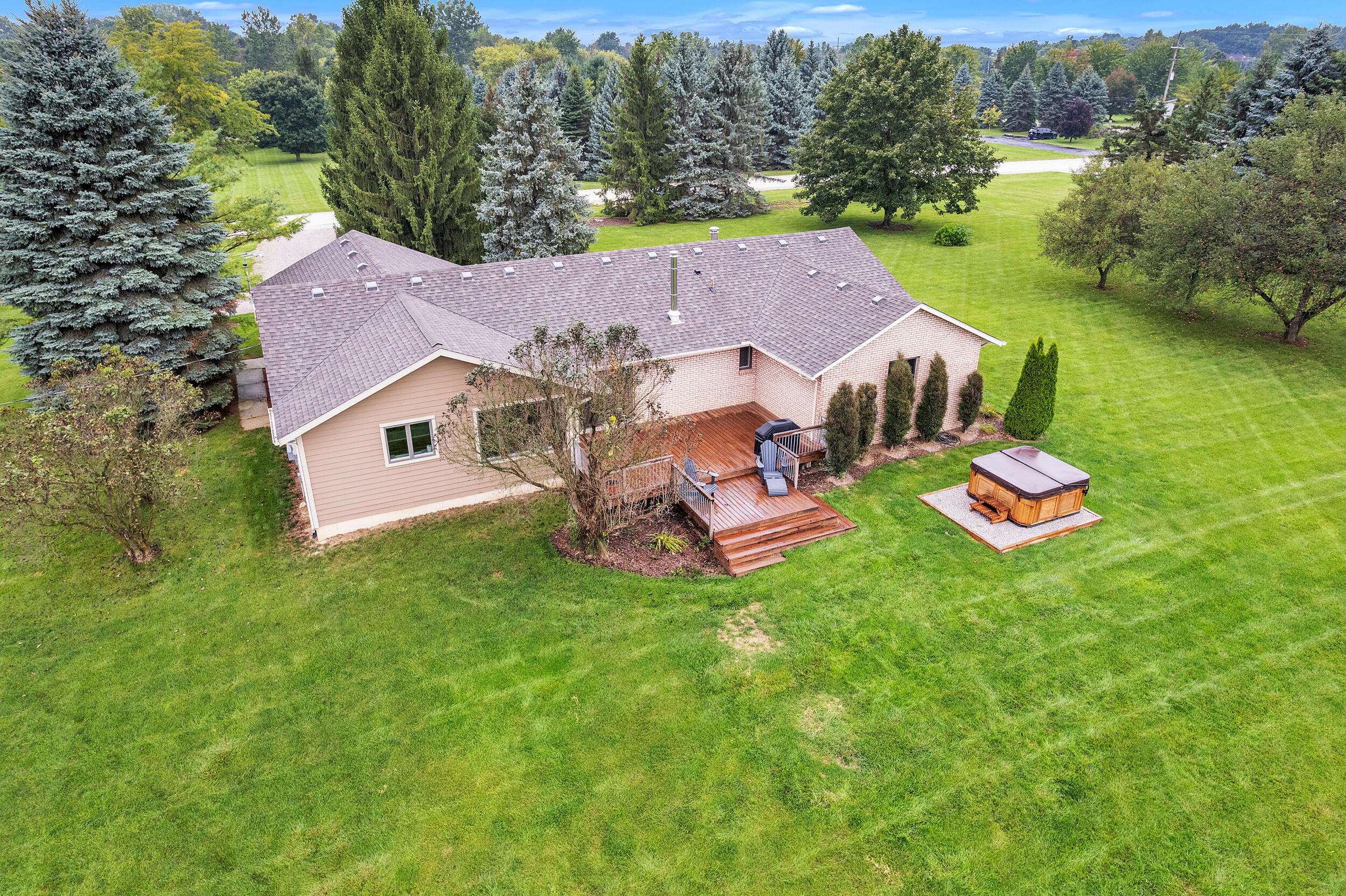 9083 Warner Road Property Photo 3