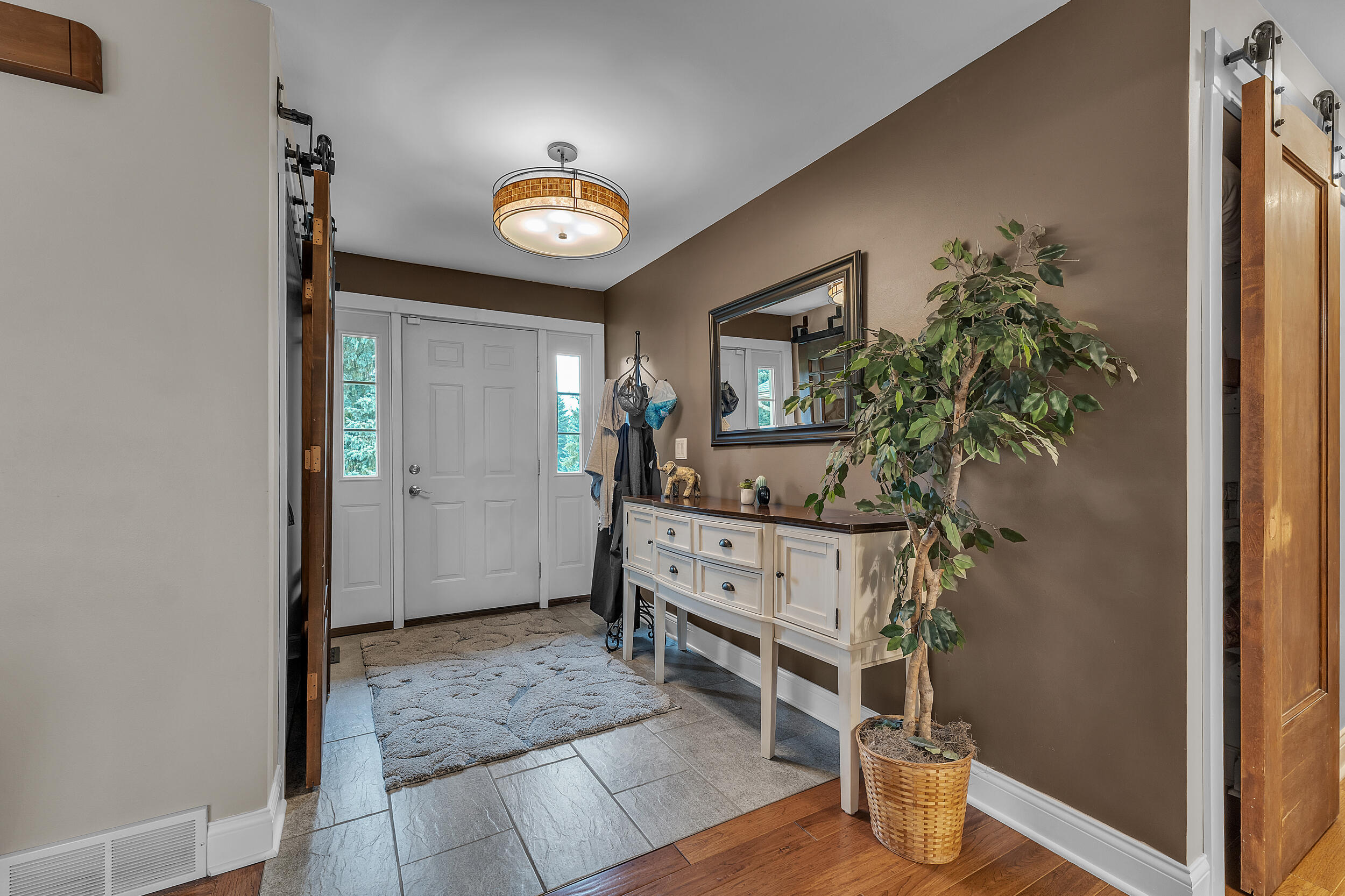 9083 Warner Road Property Photo 5