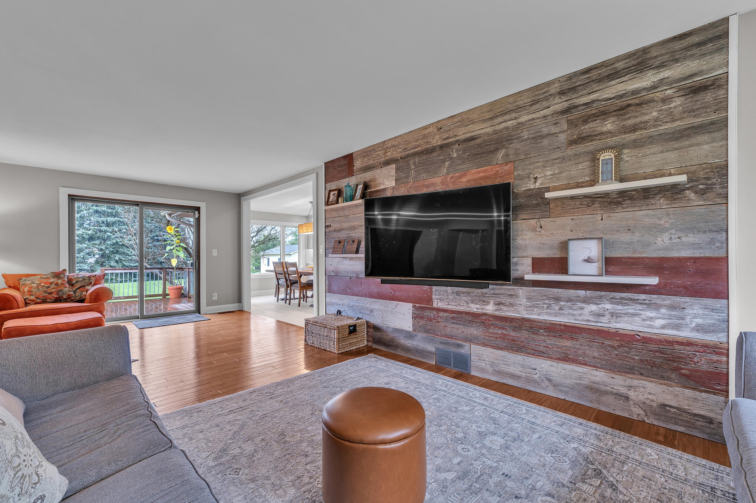 9083 Warner Road Property Photo 8
