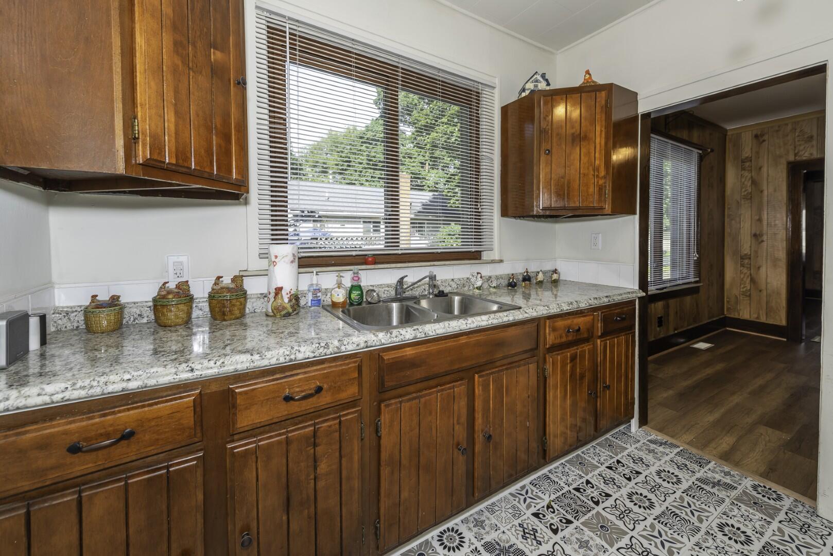 938 Parkwood Avenue Property Photo 11