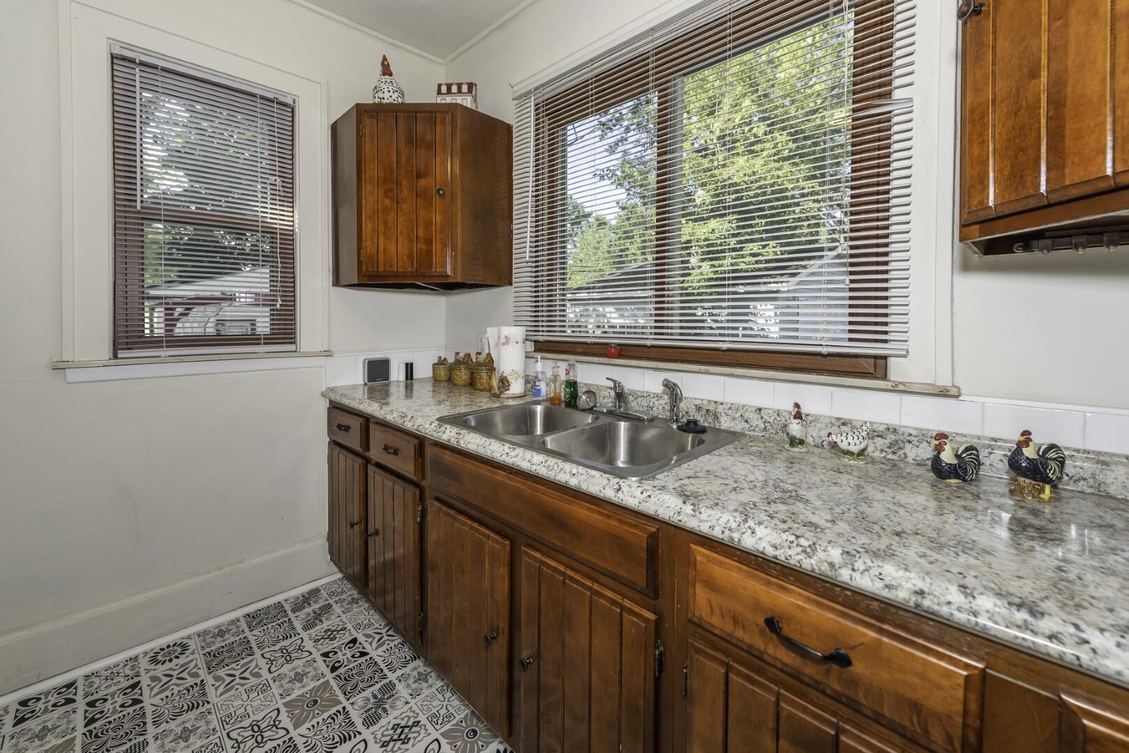 938 Parkwood Avenue Property Photo 13