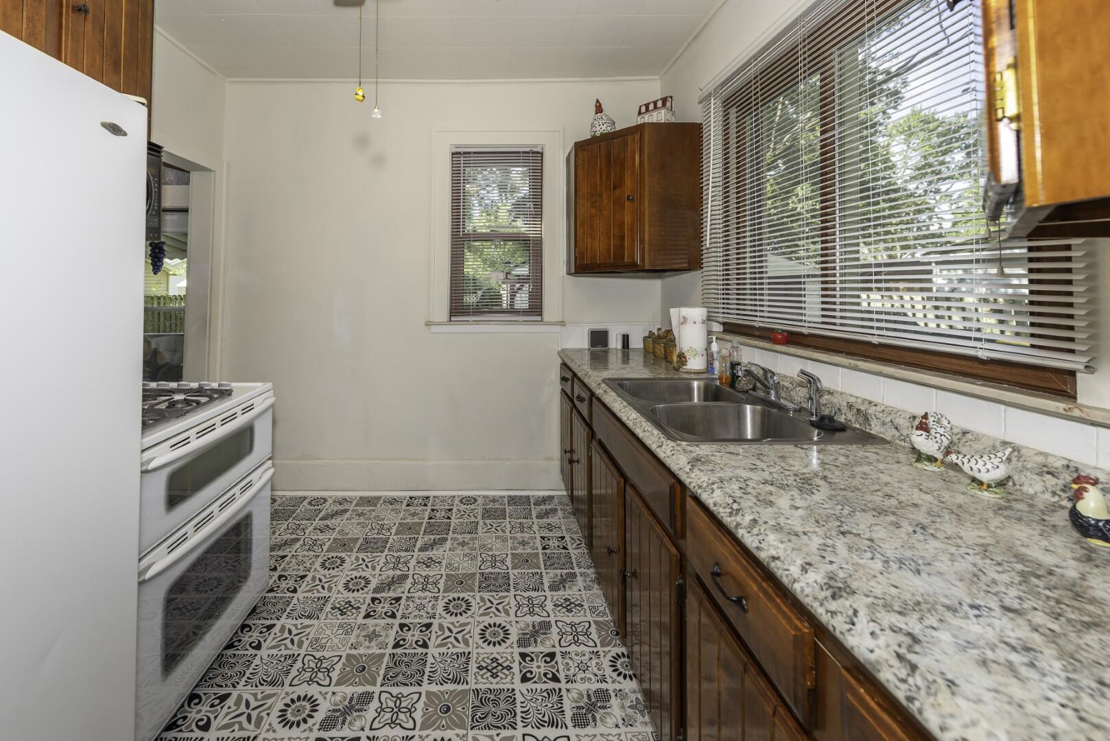938 Parkwood Avenue Property Photo 14