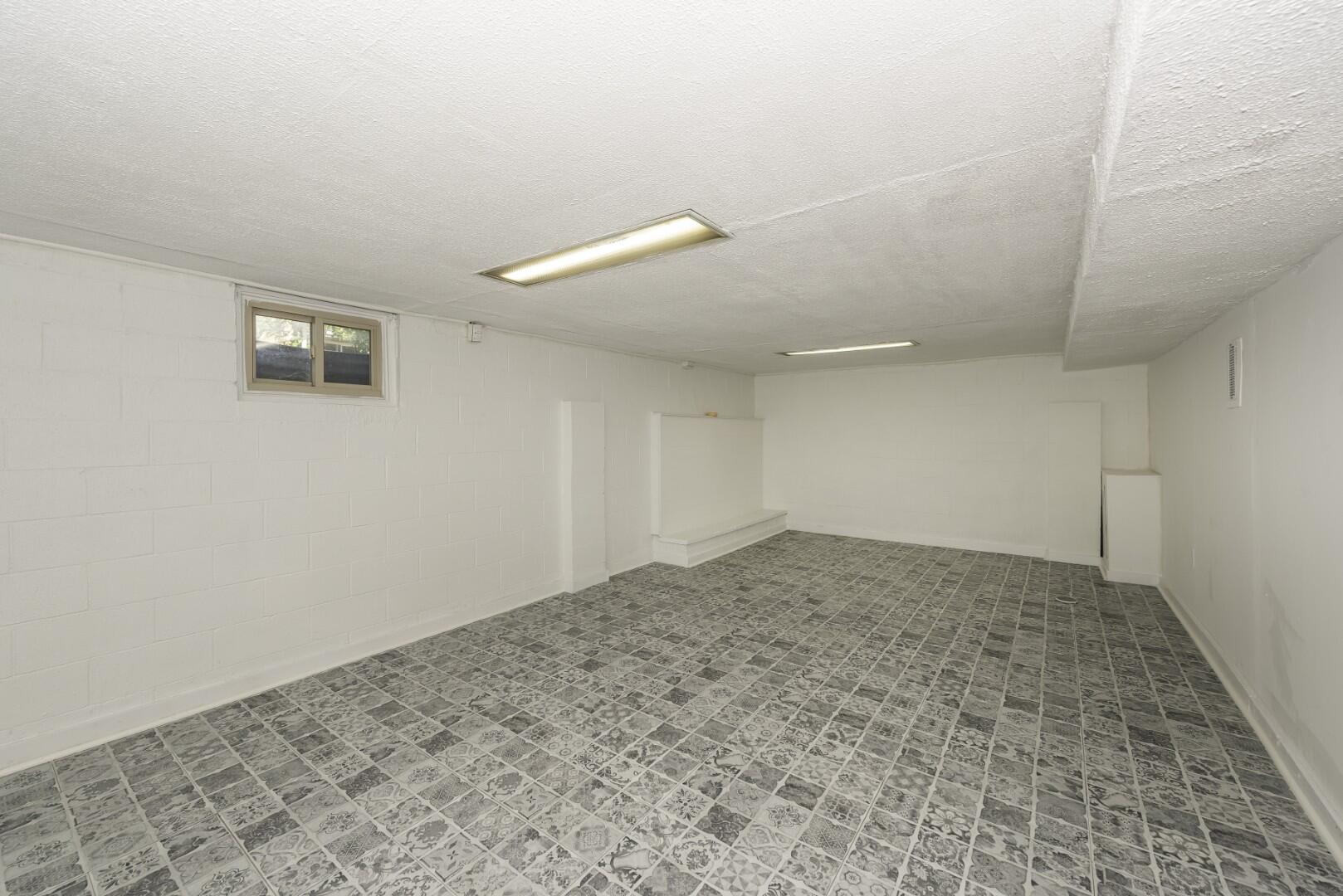 938 Parkwood Avenue Property Photo 44