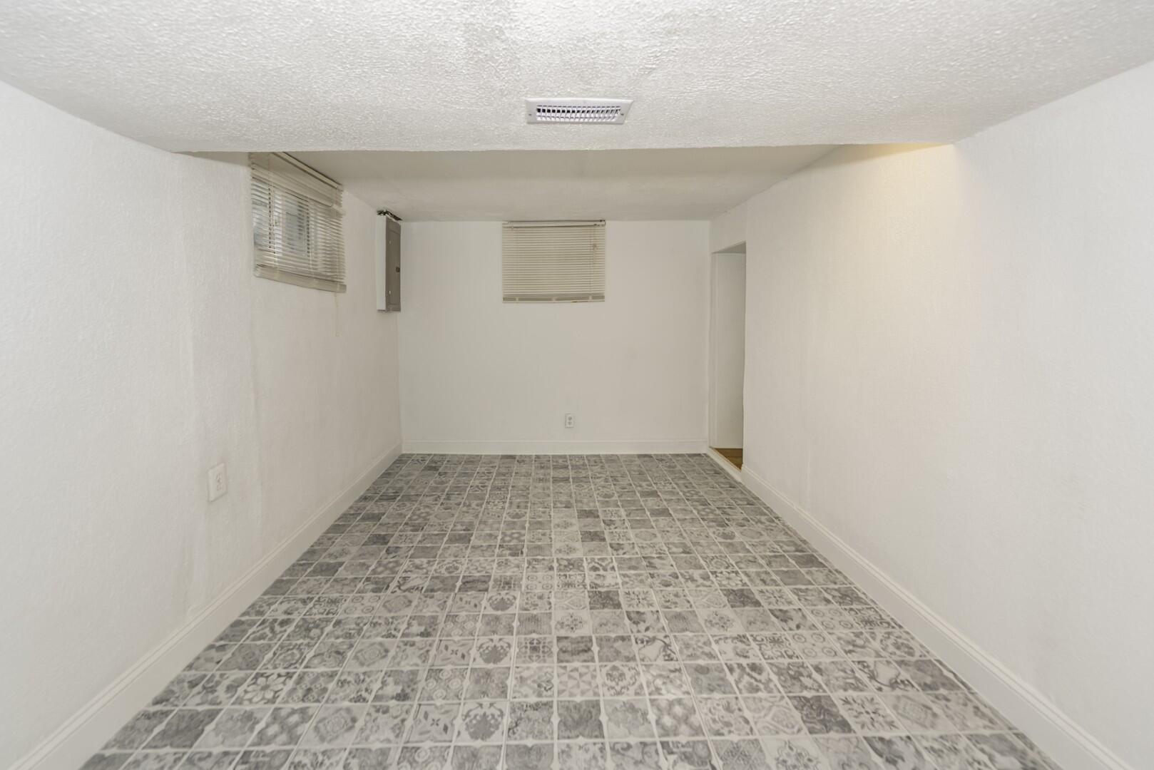 938 Parkwood Avenue Property Photo 45