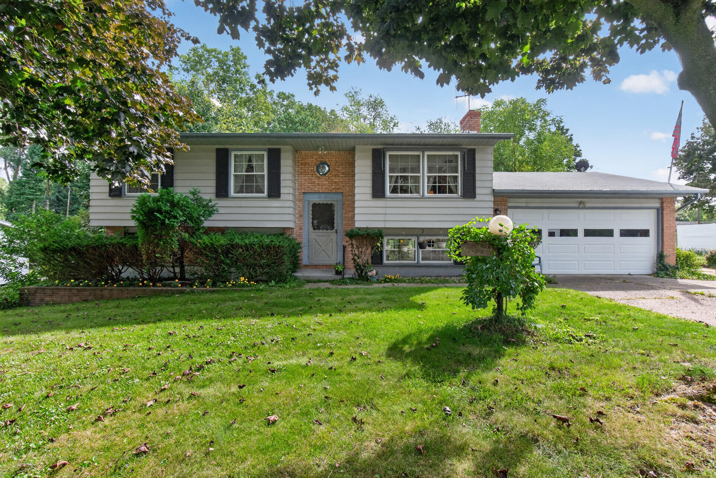 611 Charleston Road Property Photo 1