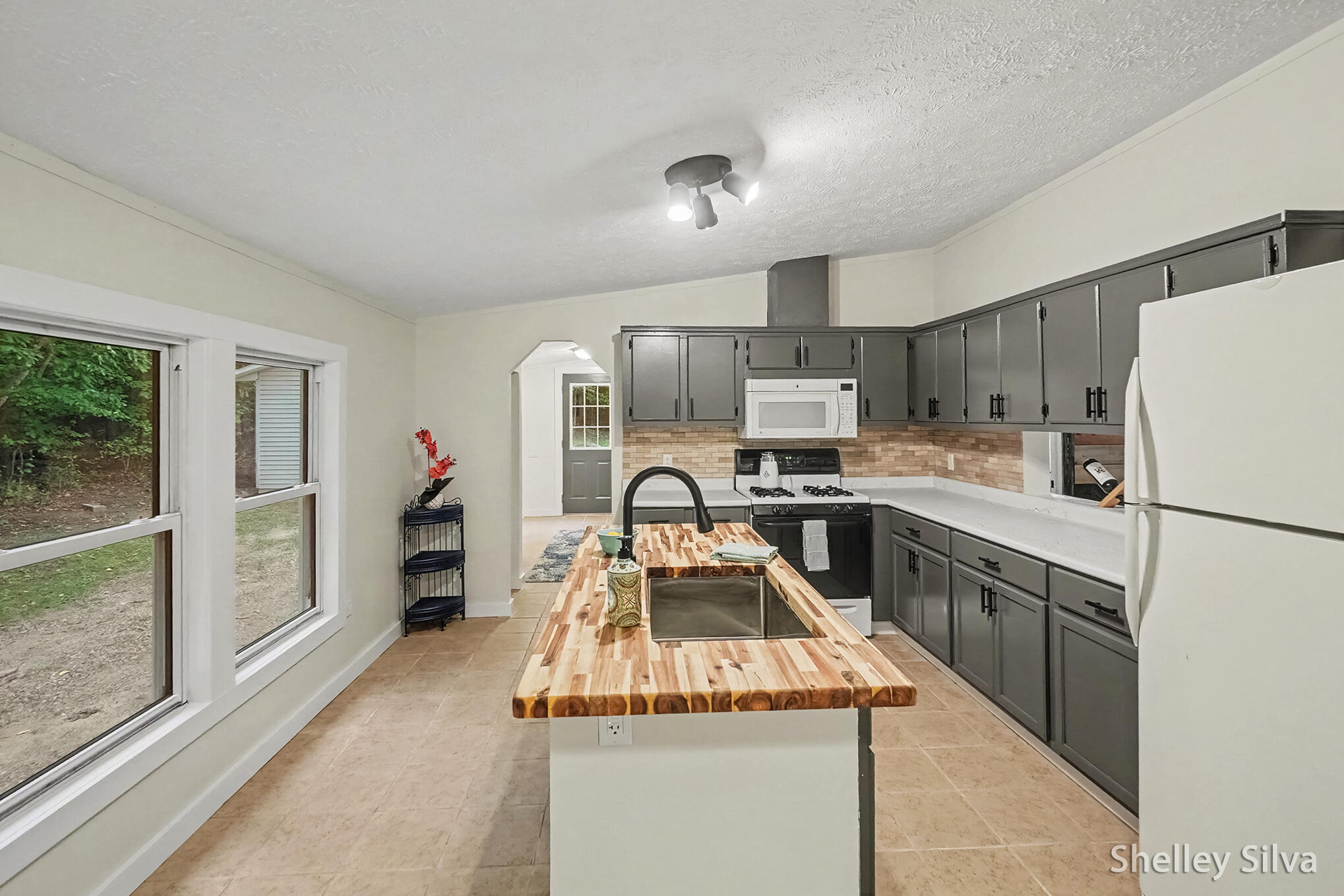 6537 E Glen Lane Property Photo 4