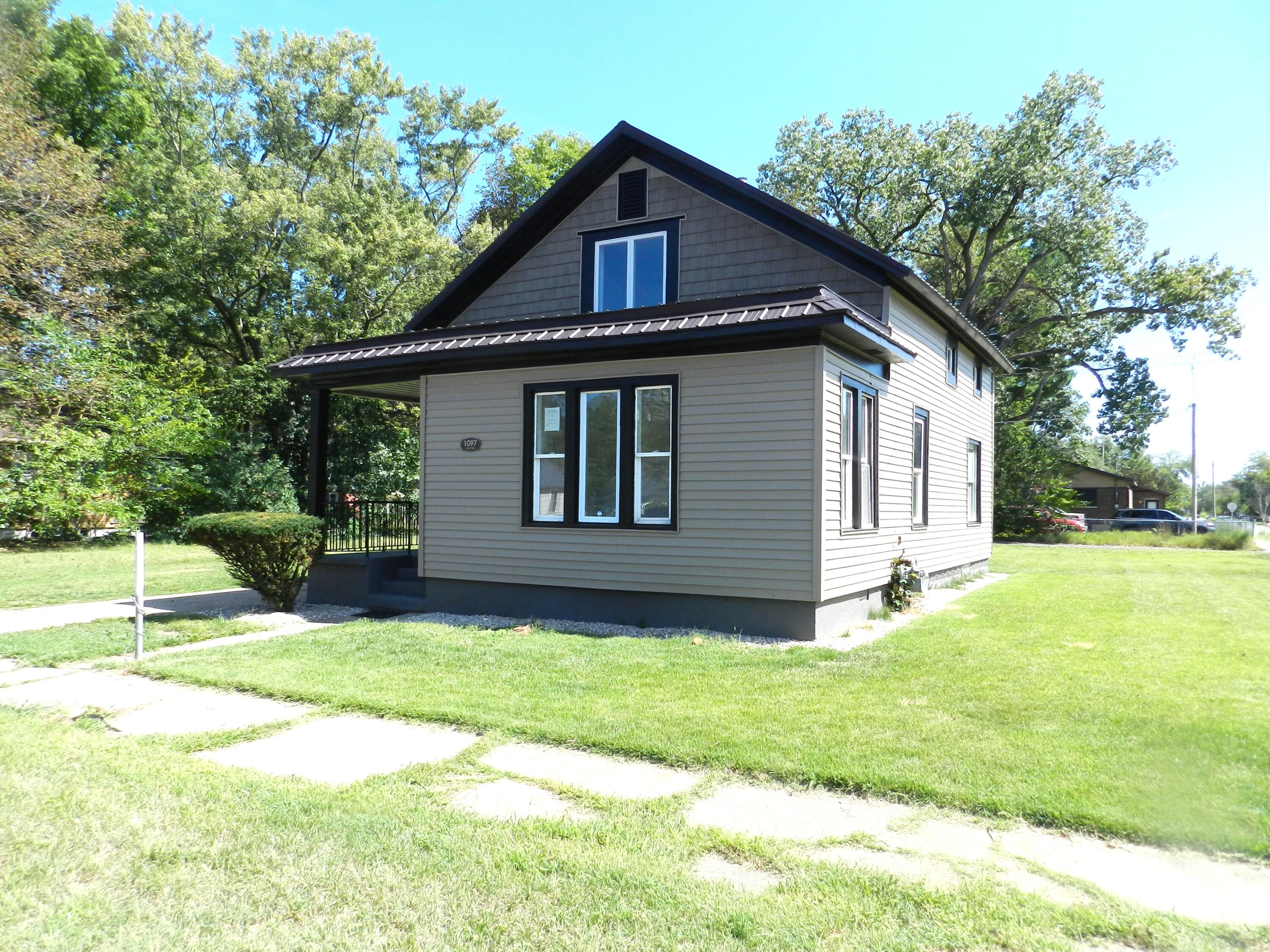 1097 Pearl Street Property Photo 1