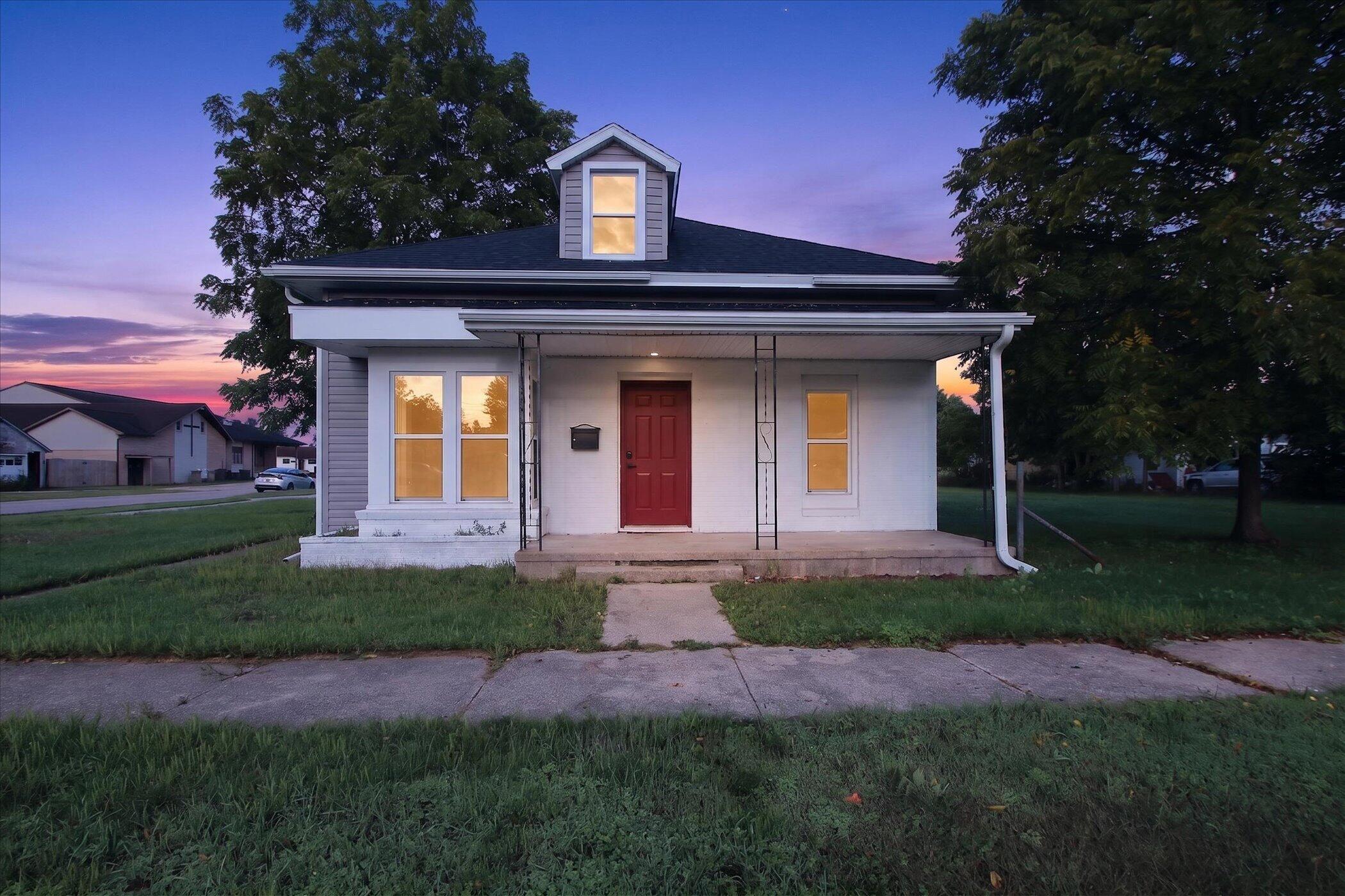 701 N Hemlock Street Property Photo 1