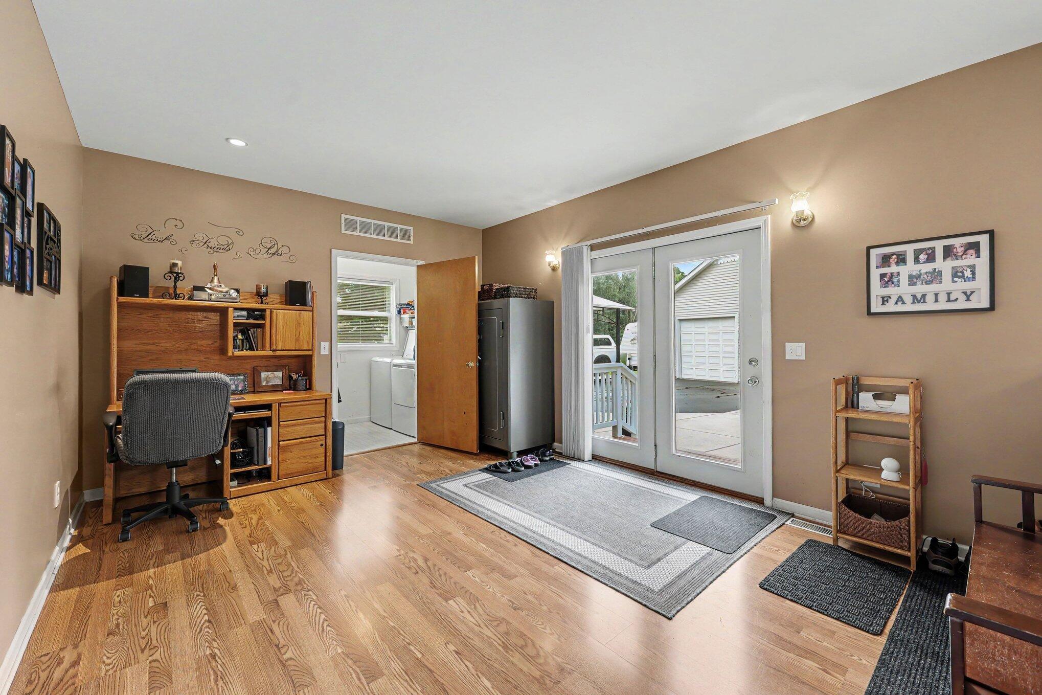 12103 N Territorial Road Property Photo 8