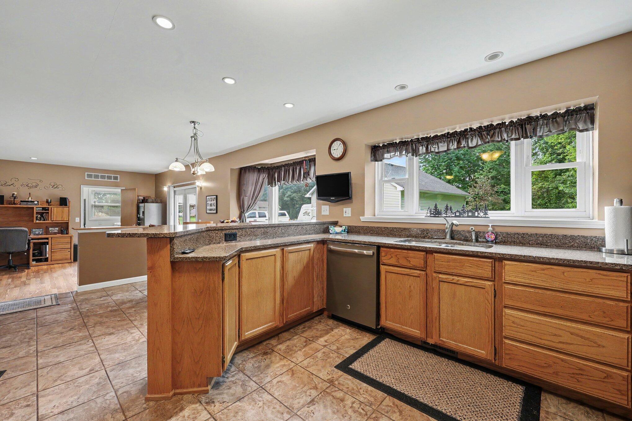 12103 N Territorial Road Property Photo 9