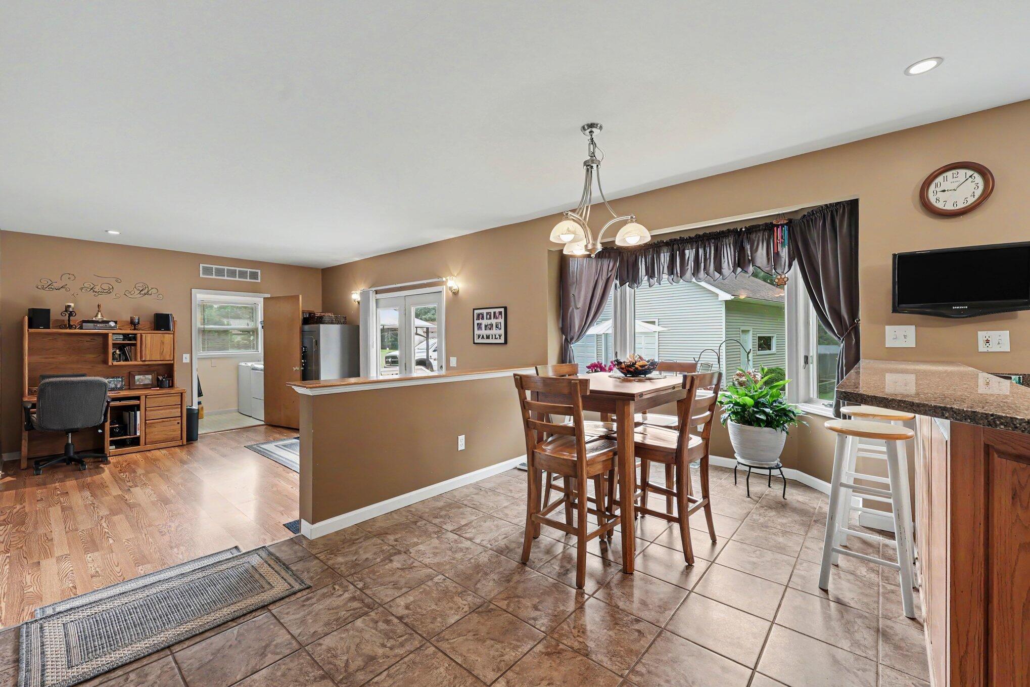 12103 N Territorial Road Property Photo 11