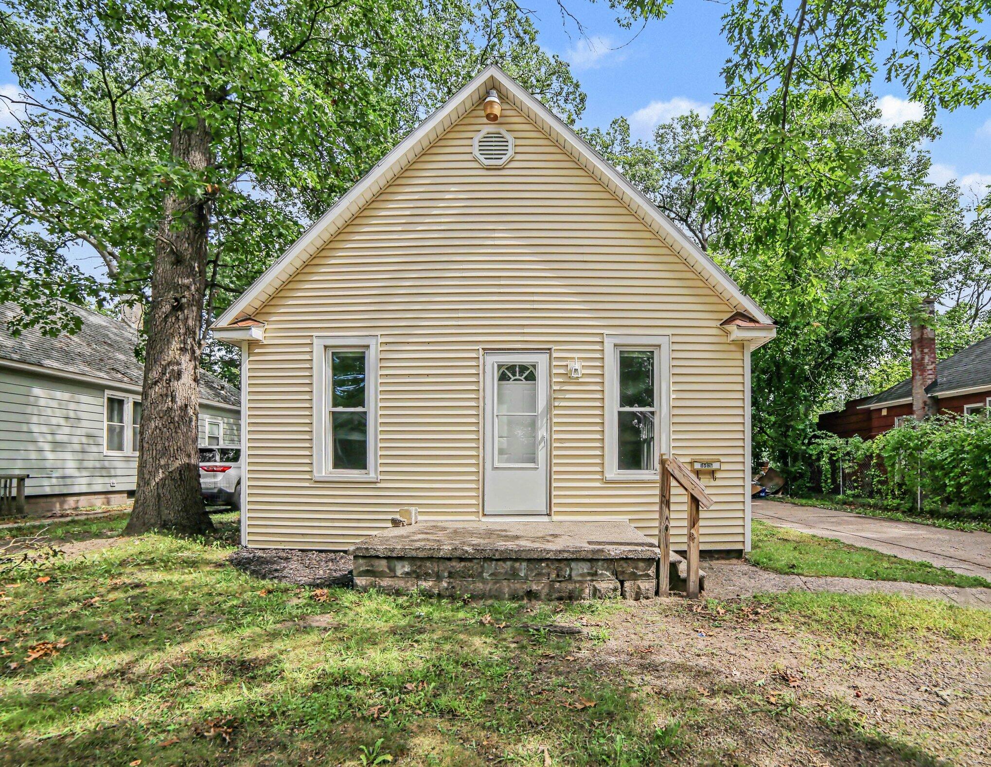 1876 Leahy Street Property Photo 1