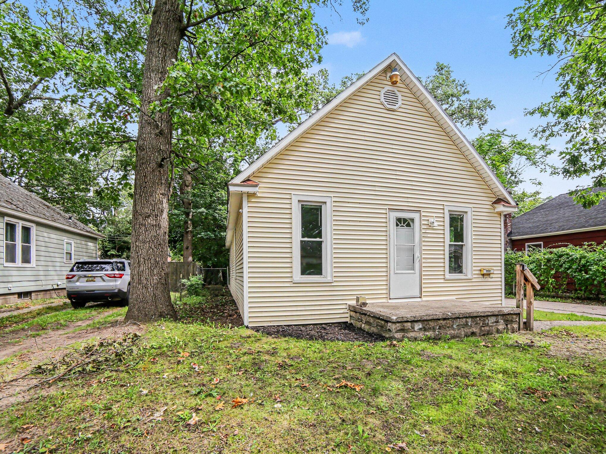 1876 Leahy Street Property Photo 3