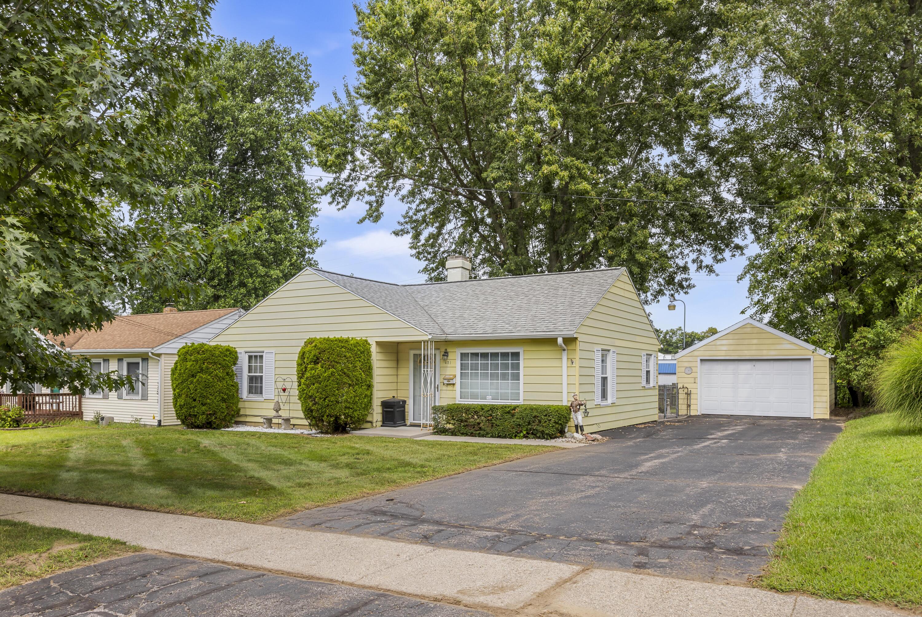 421 Weeks Avenue Property Photo 2