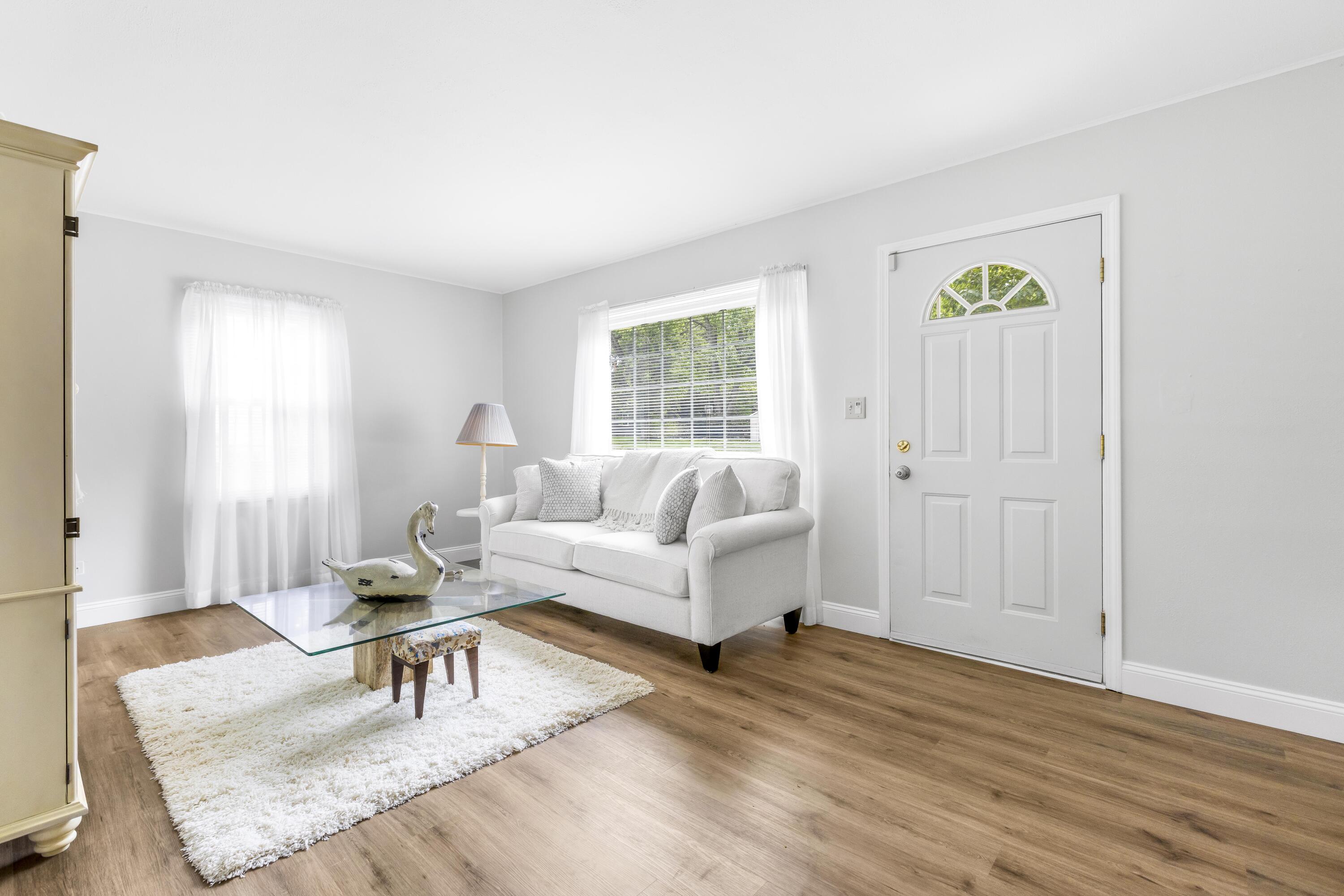 421 Weeks Avenue Property Photo 3
