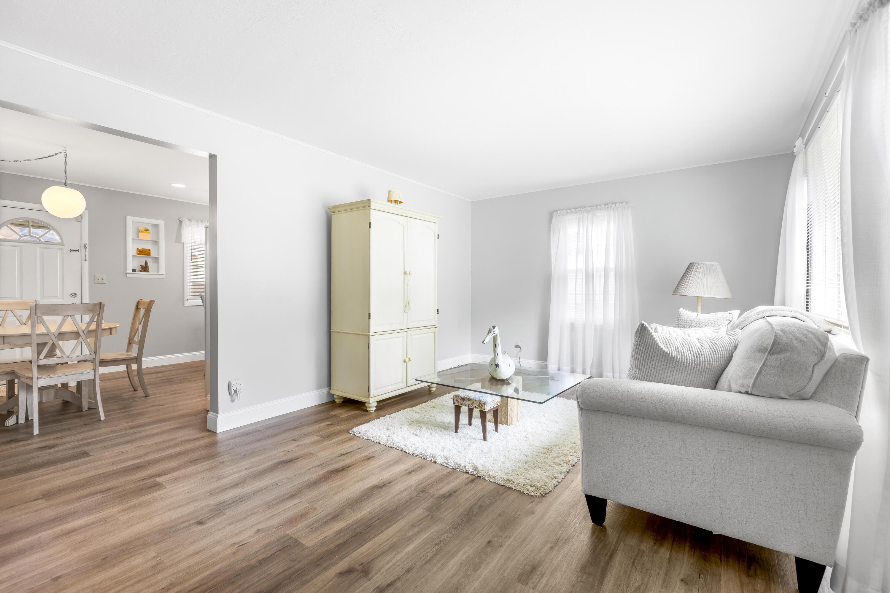 421 Weeks Avenue Property Photo 4