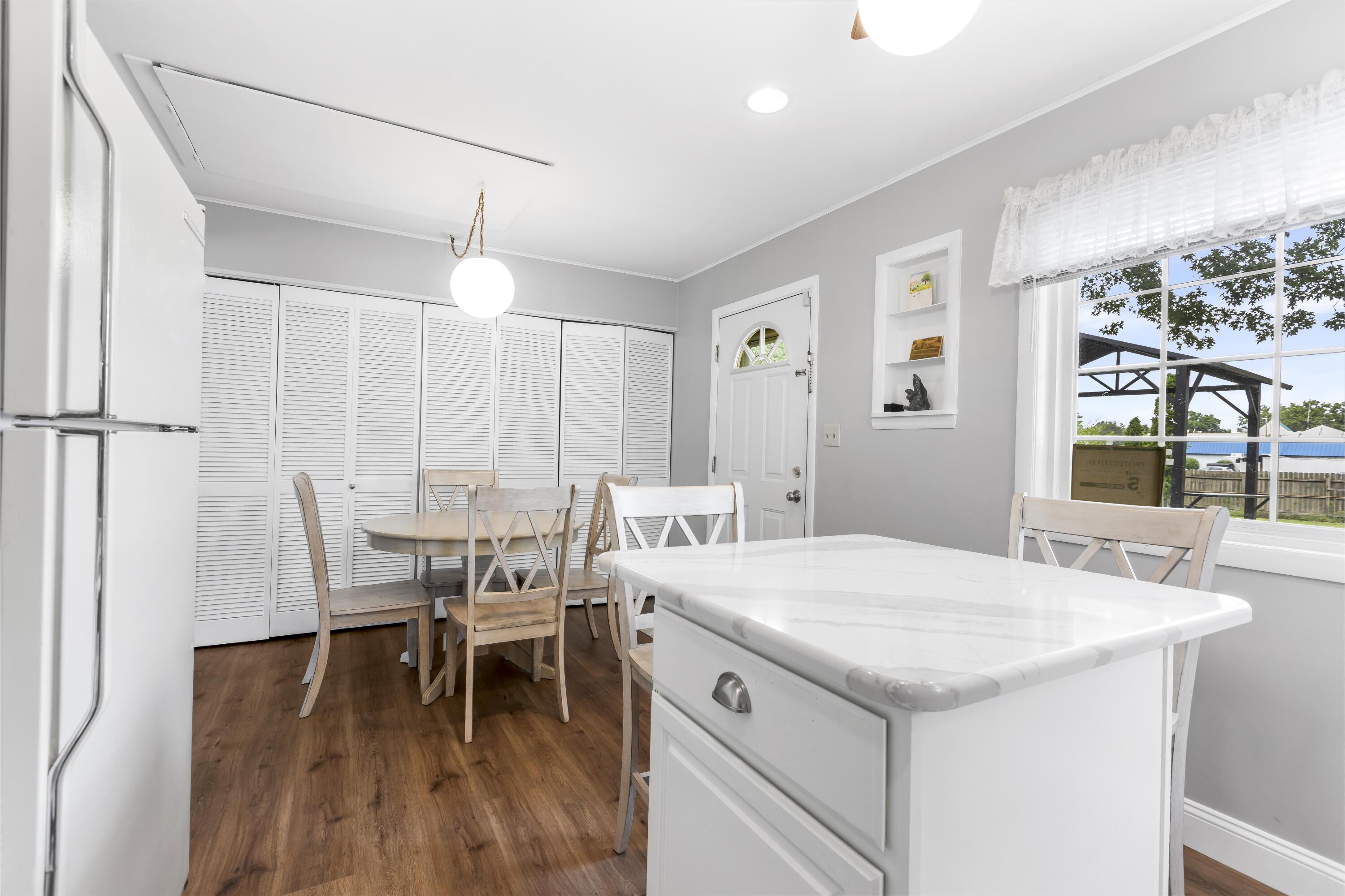 421 Weeks Avenue Property Photo 6