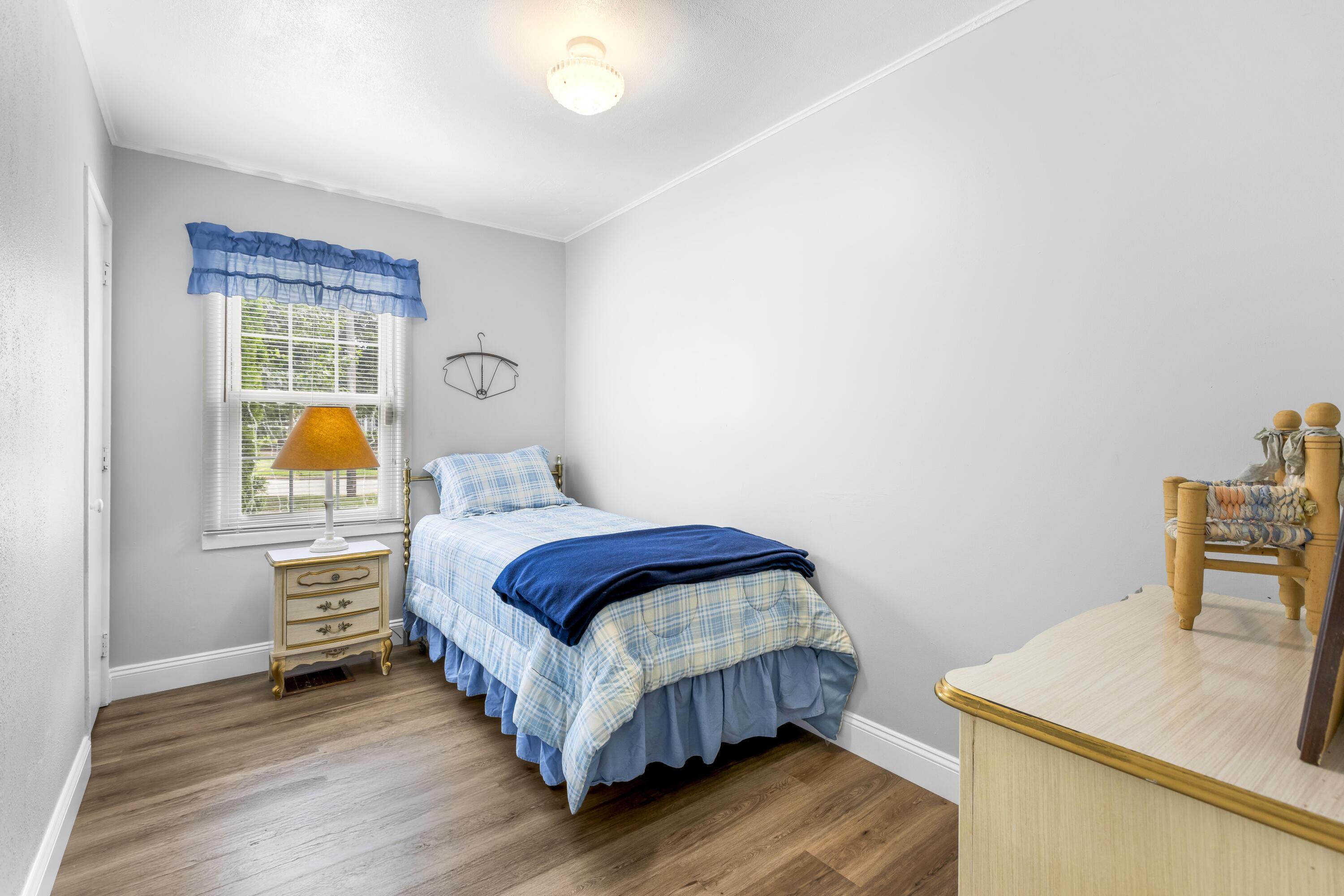 421 Weeks Avenue Property Photo 8
