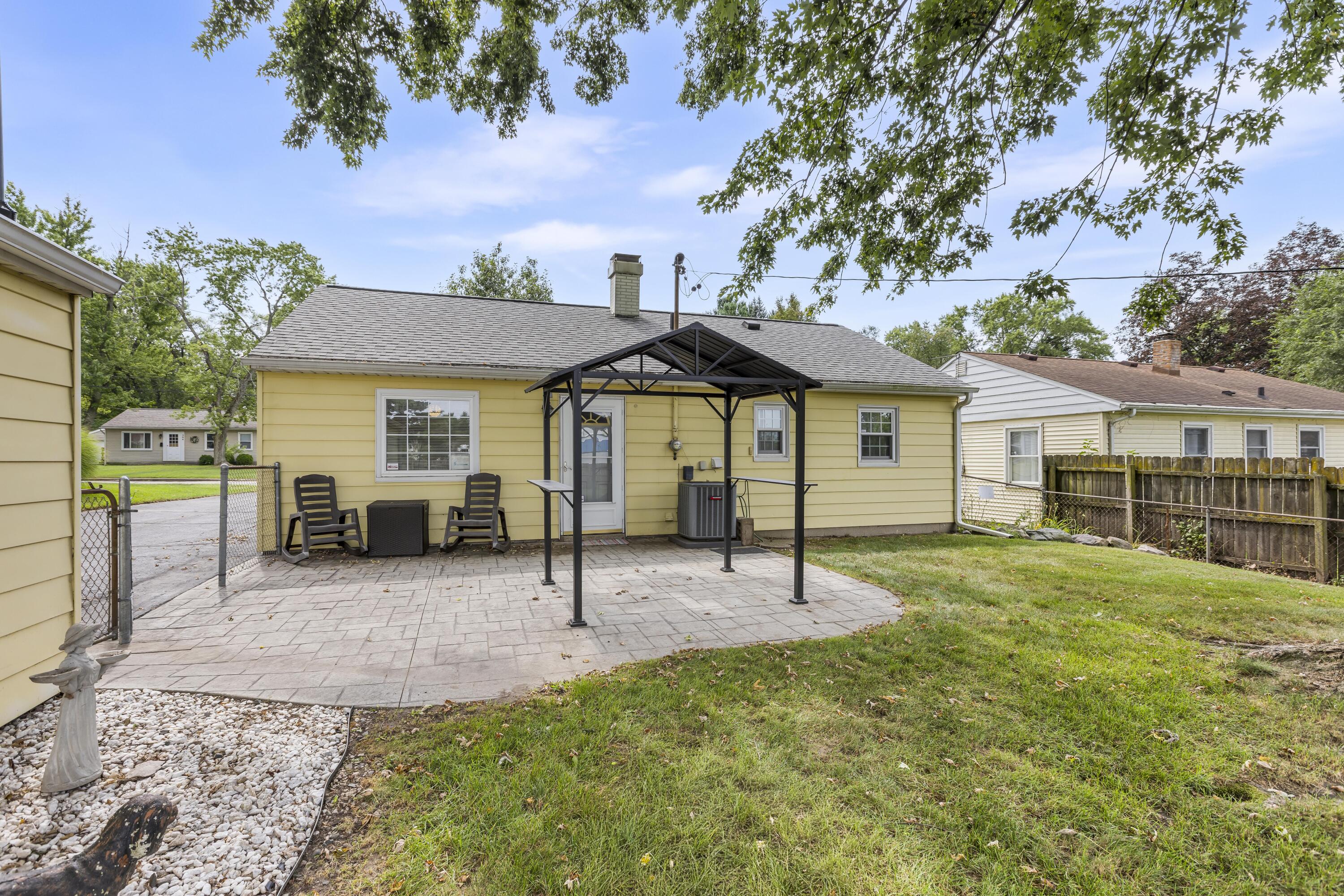 421 Weeks Avenue Property Photo 13
