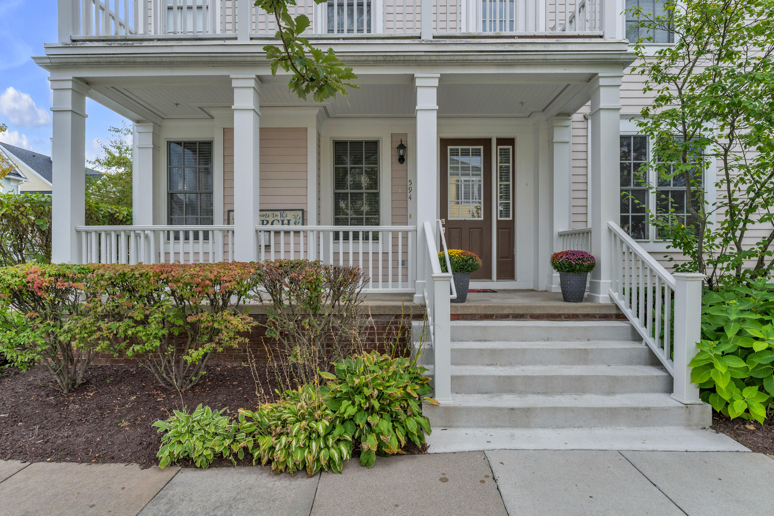 594 Constitution Street Property Photo 4
