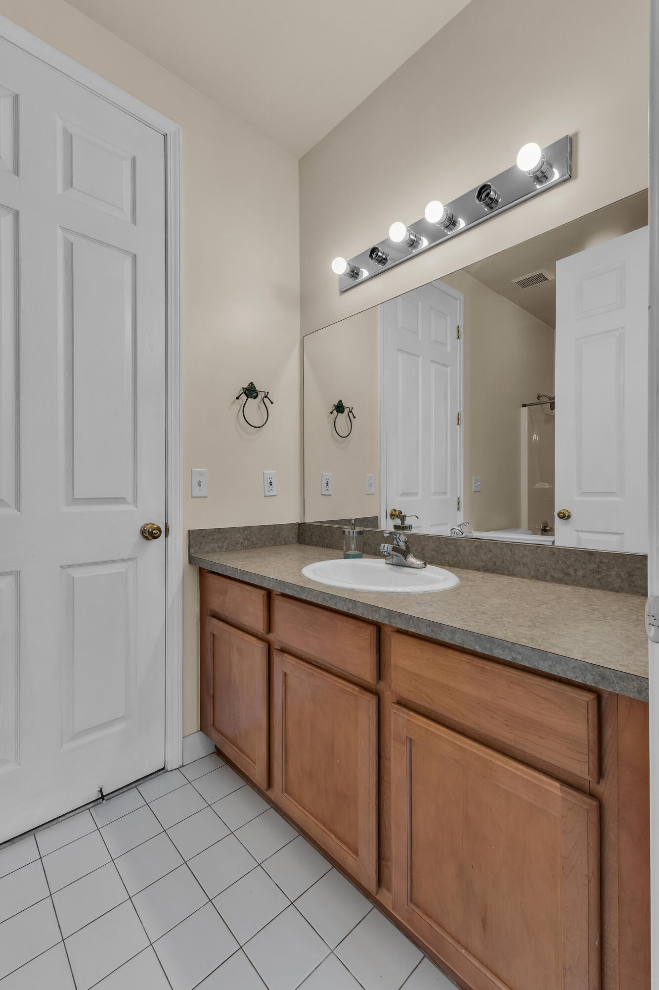 594 Constitution Street Property Photo 11